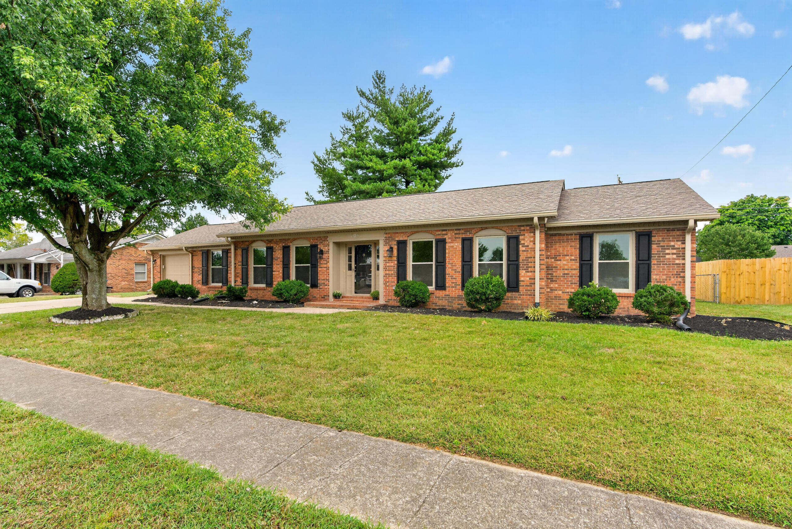 206 E Edgewood Drive Property Photo 1