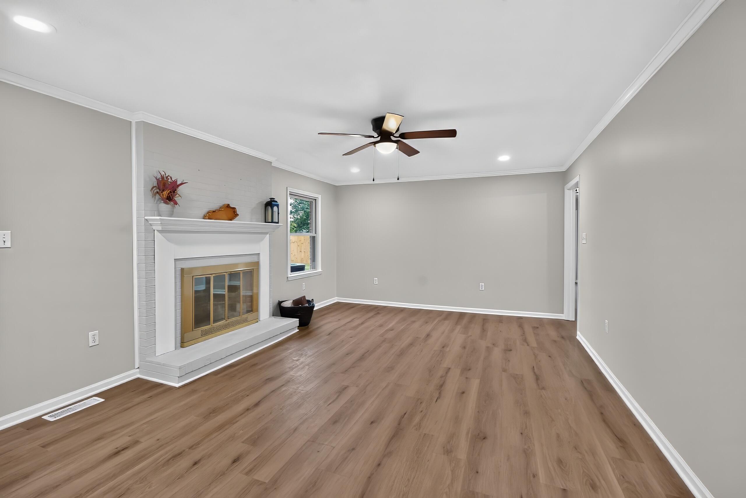206 E Edgewood Drive Property Photo 8