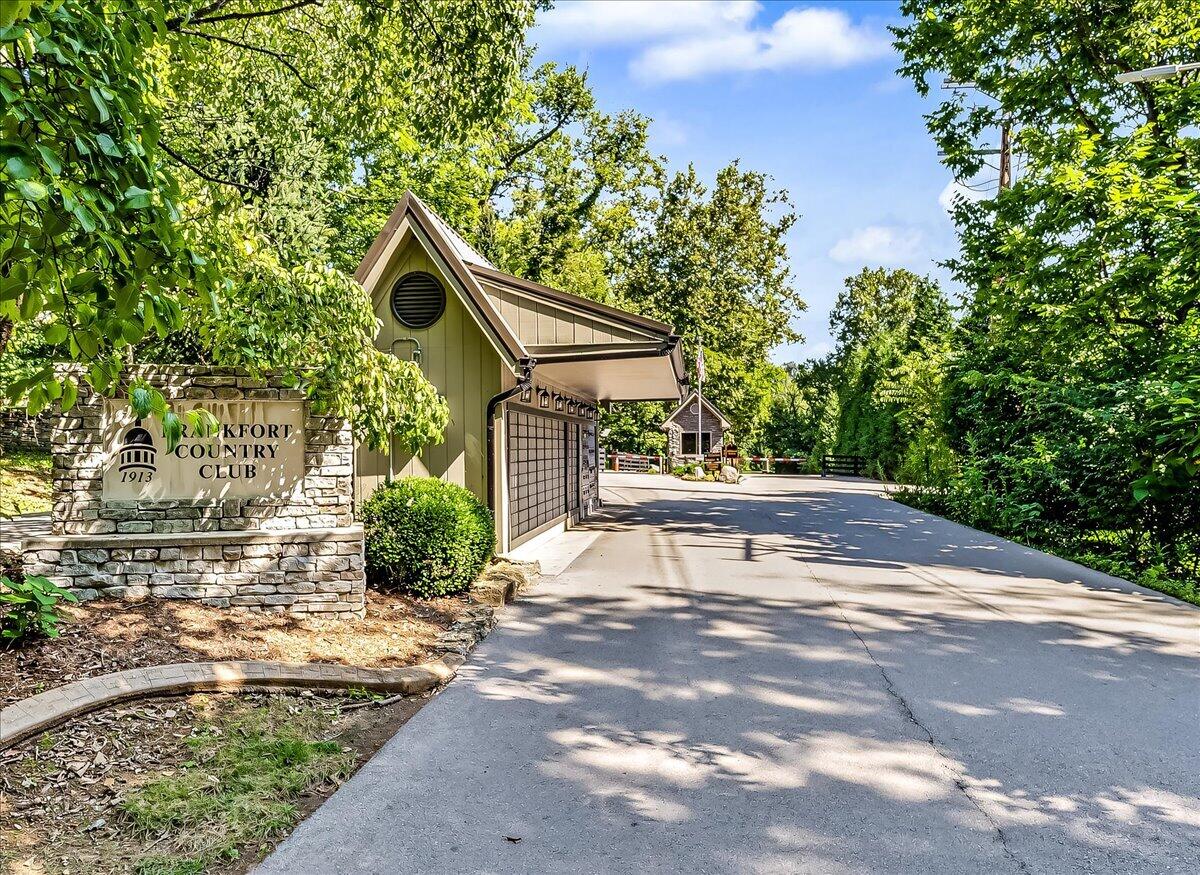 519 Country Lane Property Photo 3
