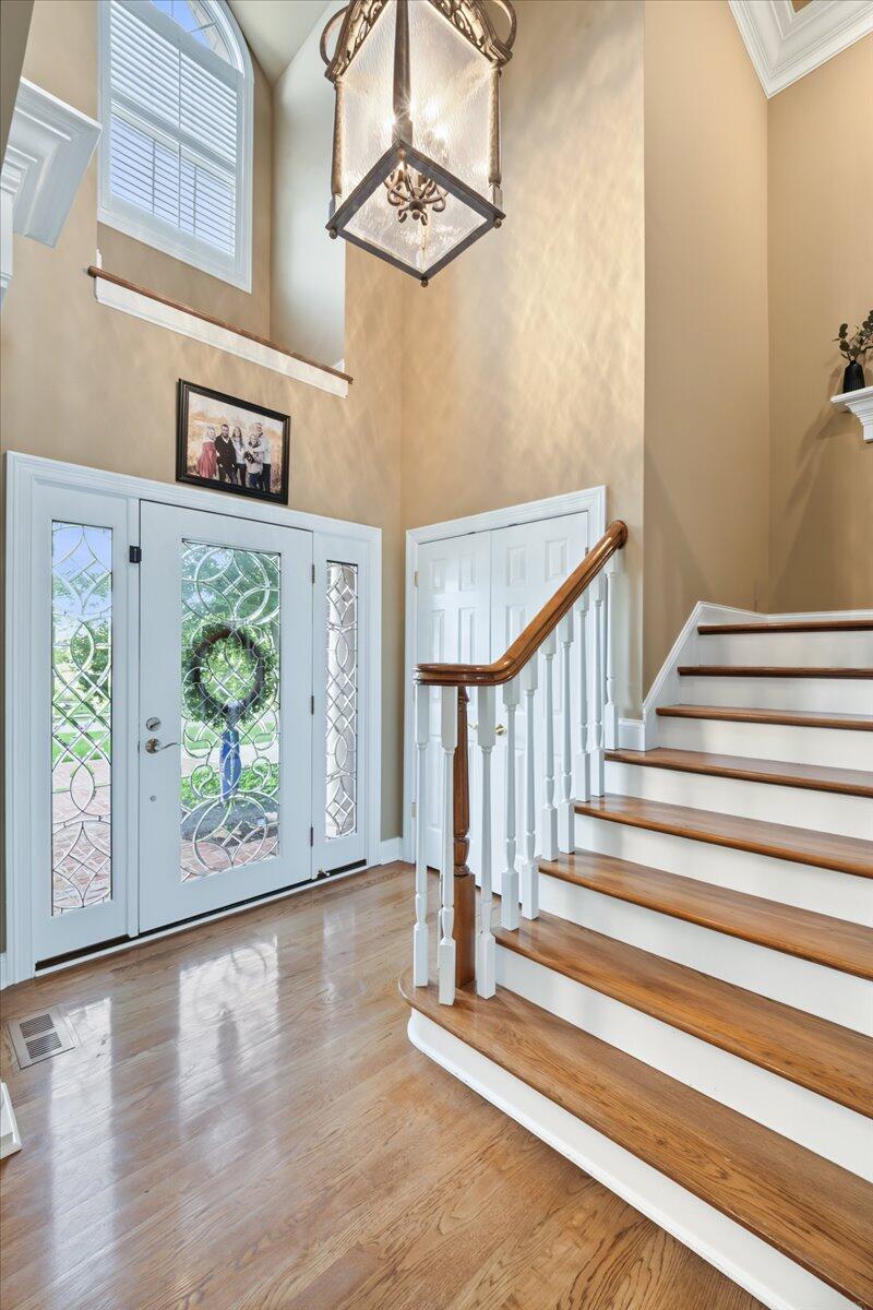 519 Country Lane Property Photo 4