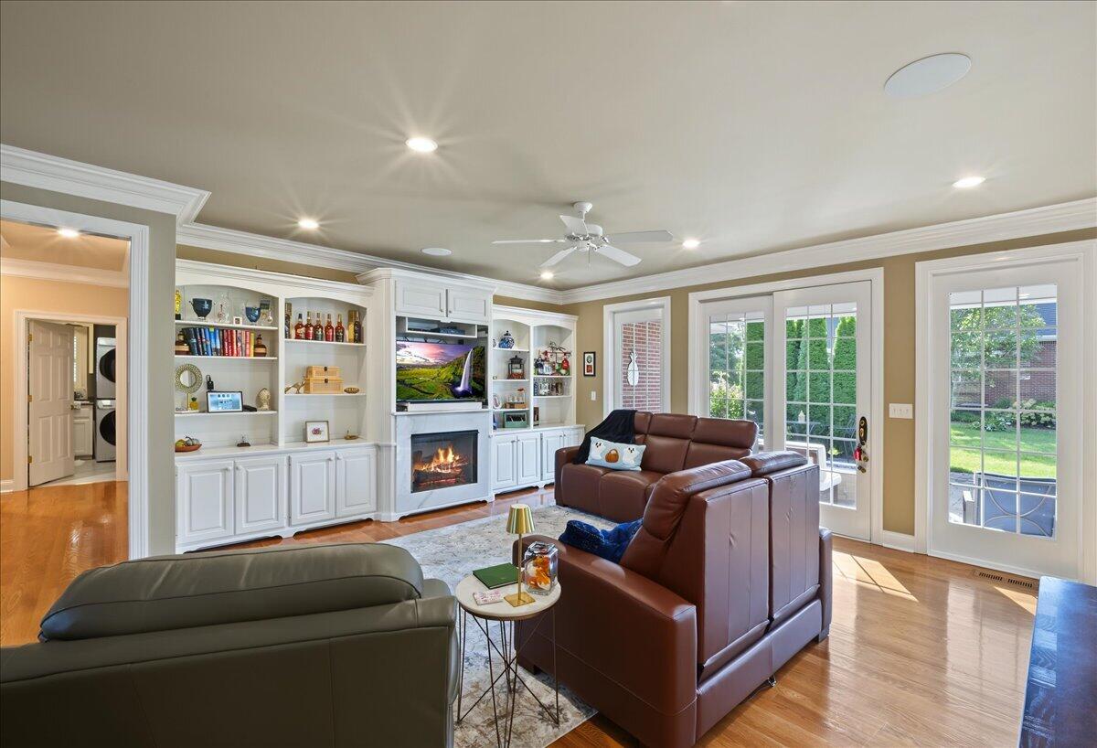 519 Country Lane Property Photo 10