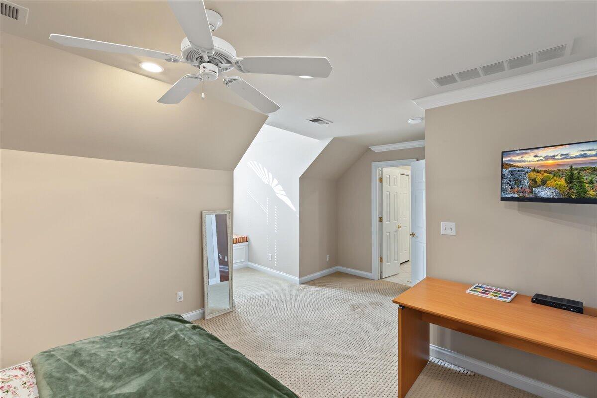 519 Country Lane Property Photo 33