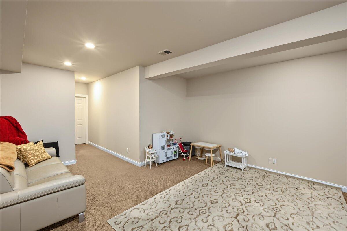 519 Country Lane Property Photo 40
