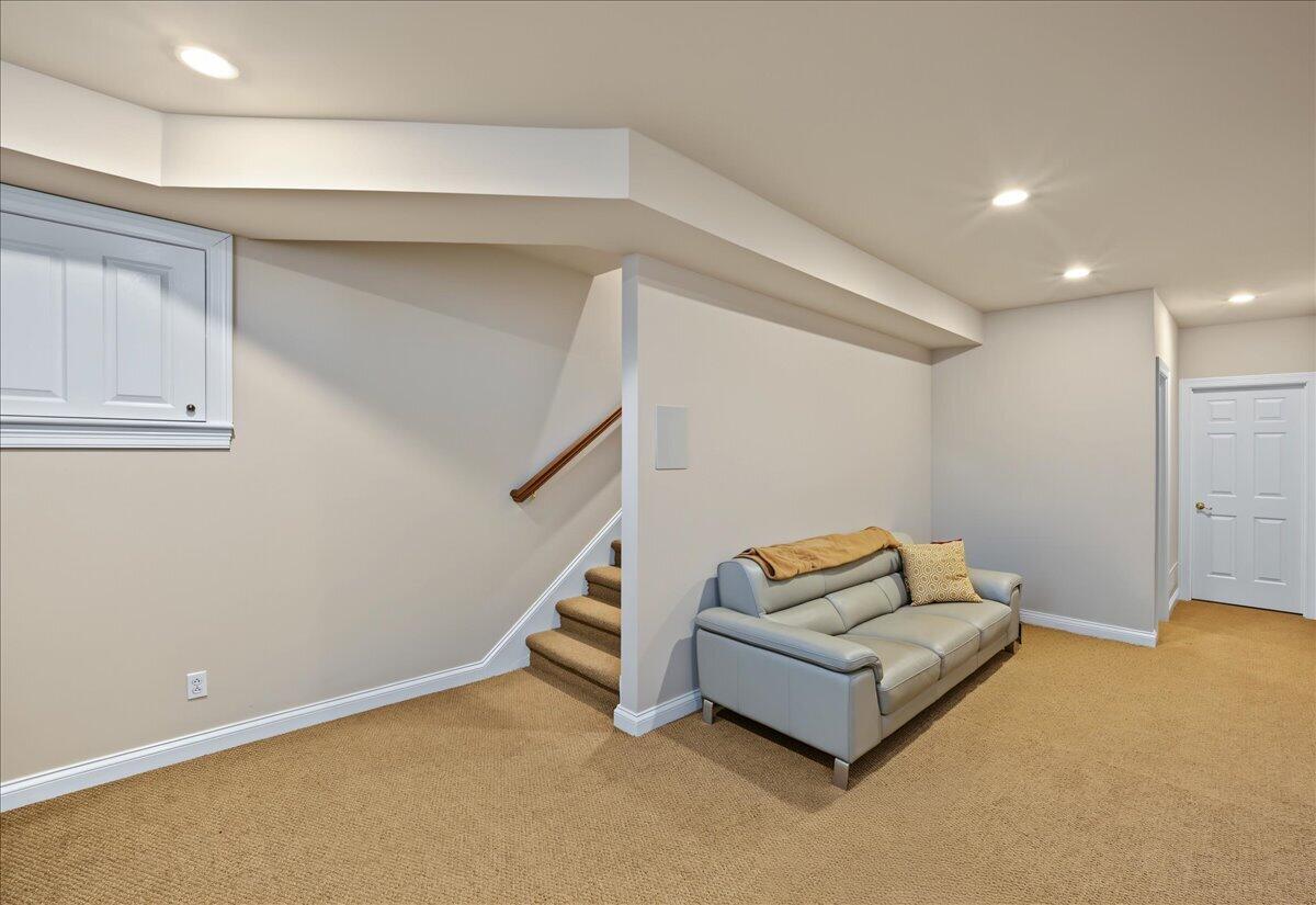 519 Country Lane Property Photo 41