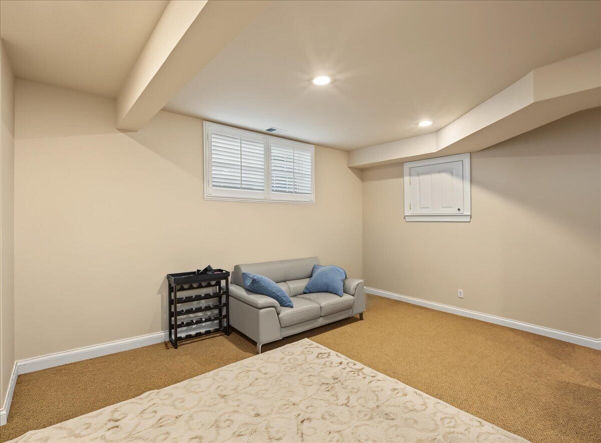519 Country Lane Property Photo 42