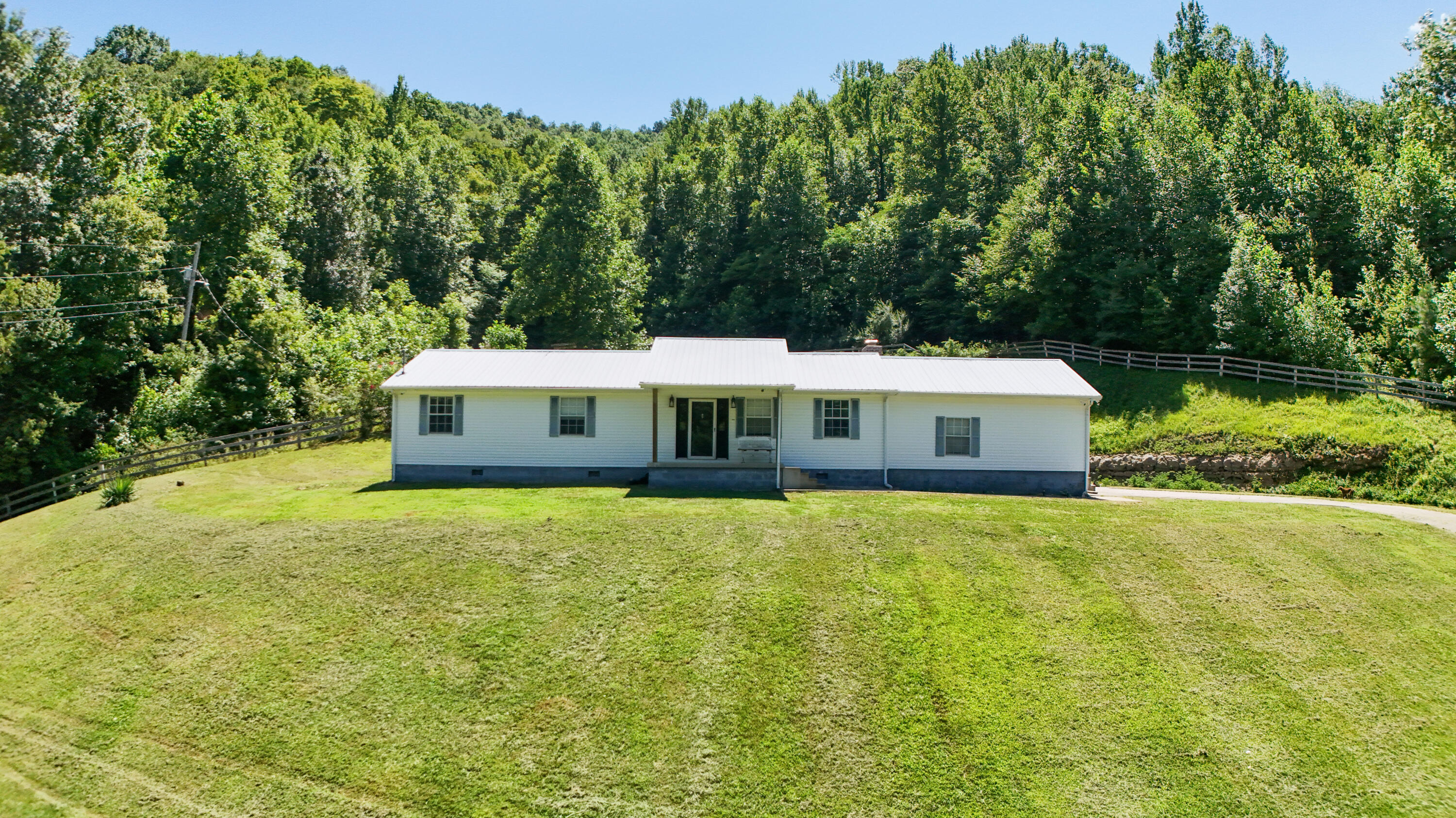 381 Hinkle Branch Road Property Photo 1