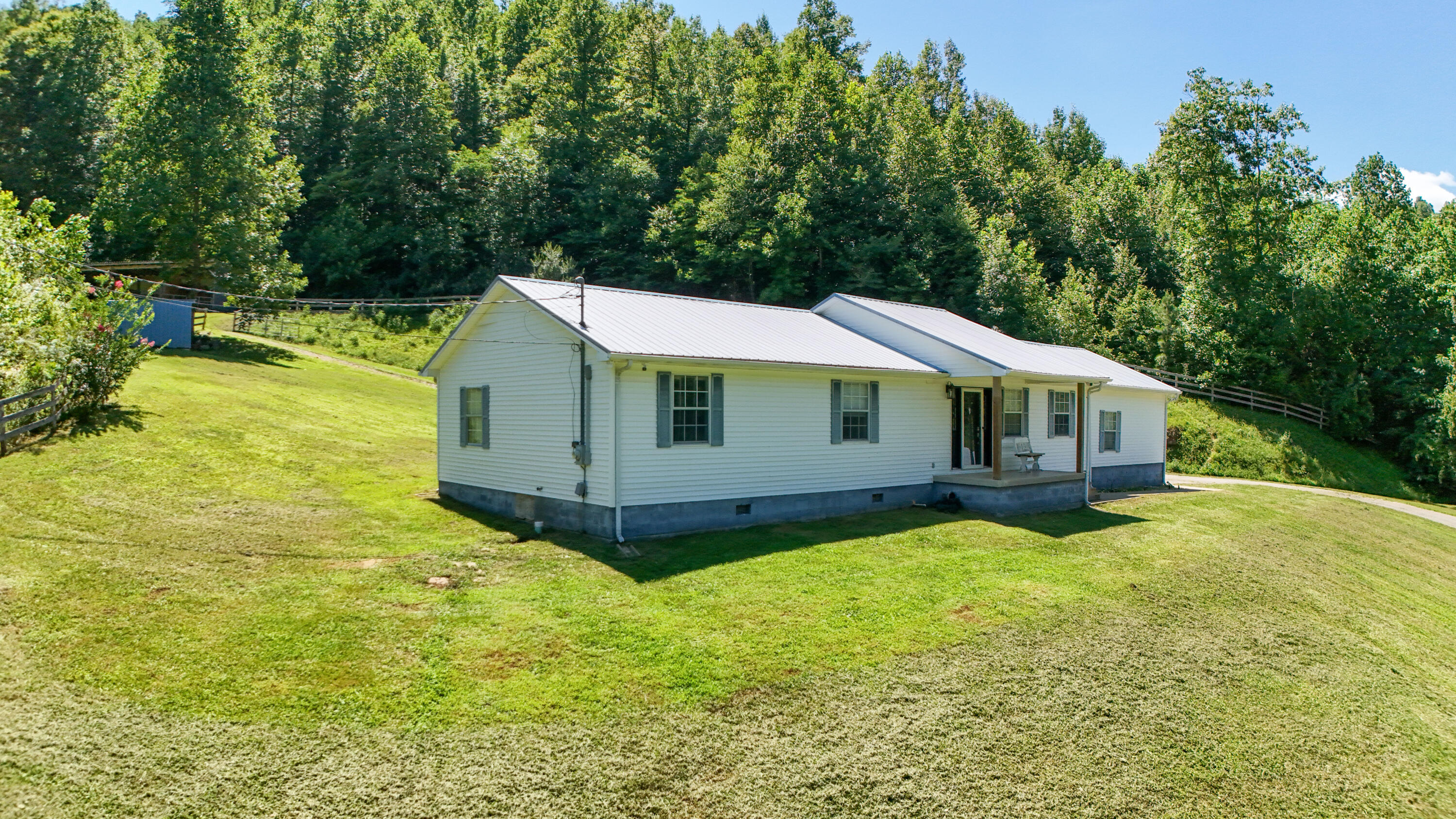381 Hinkle Branch Road Property Photo 2