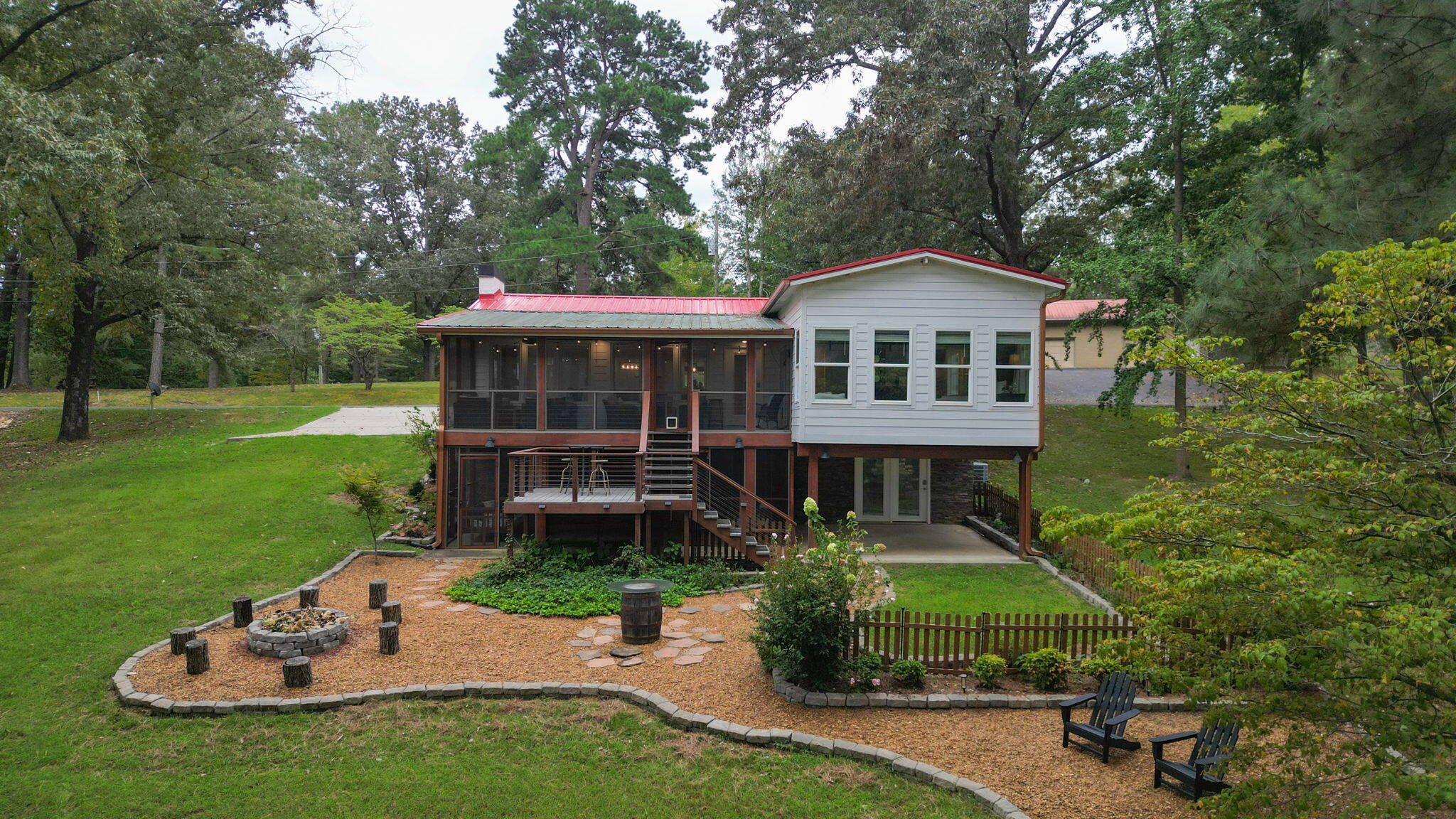675 Lakeway Drive Property Photo 1
