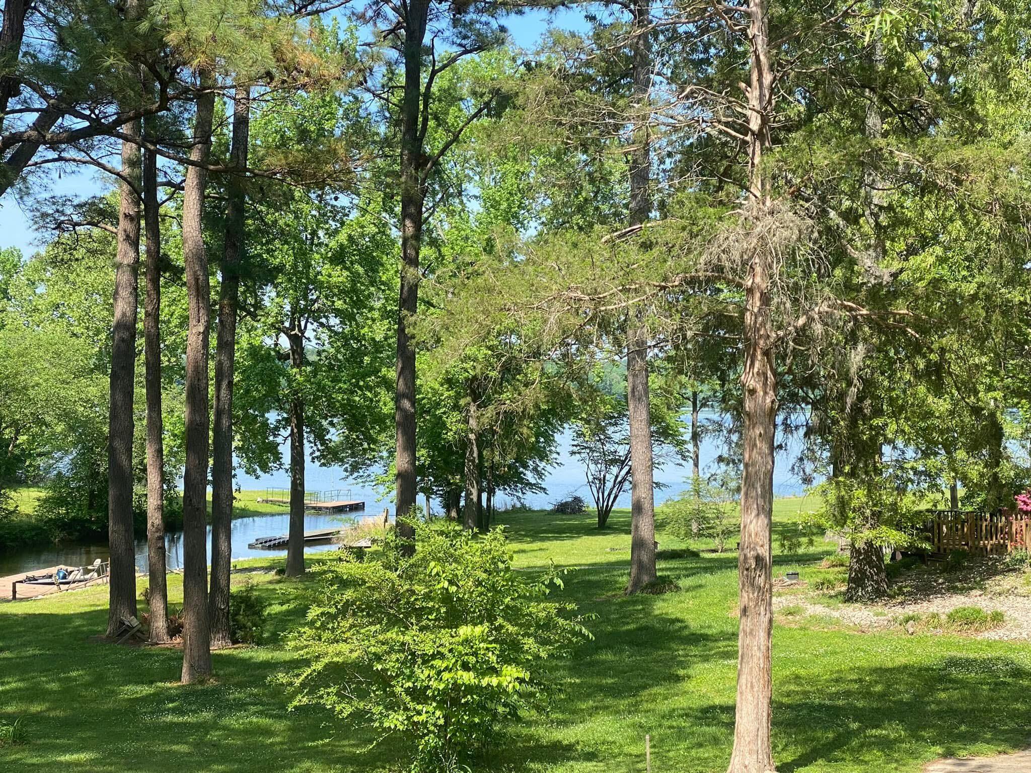 675 Lakeway Drive Property Photo 3