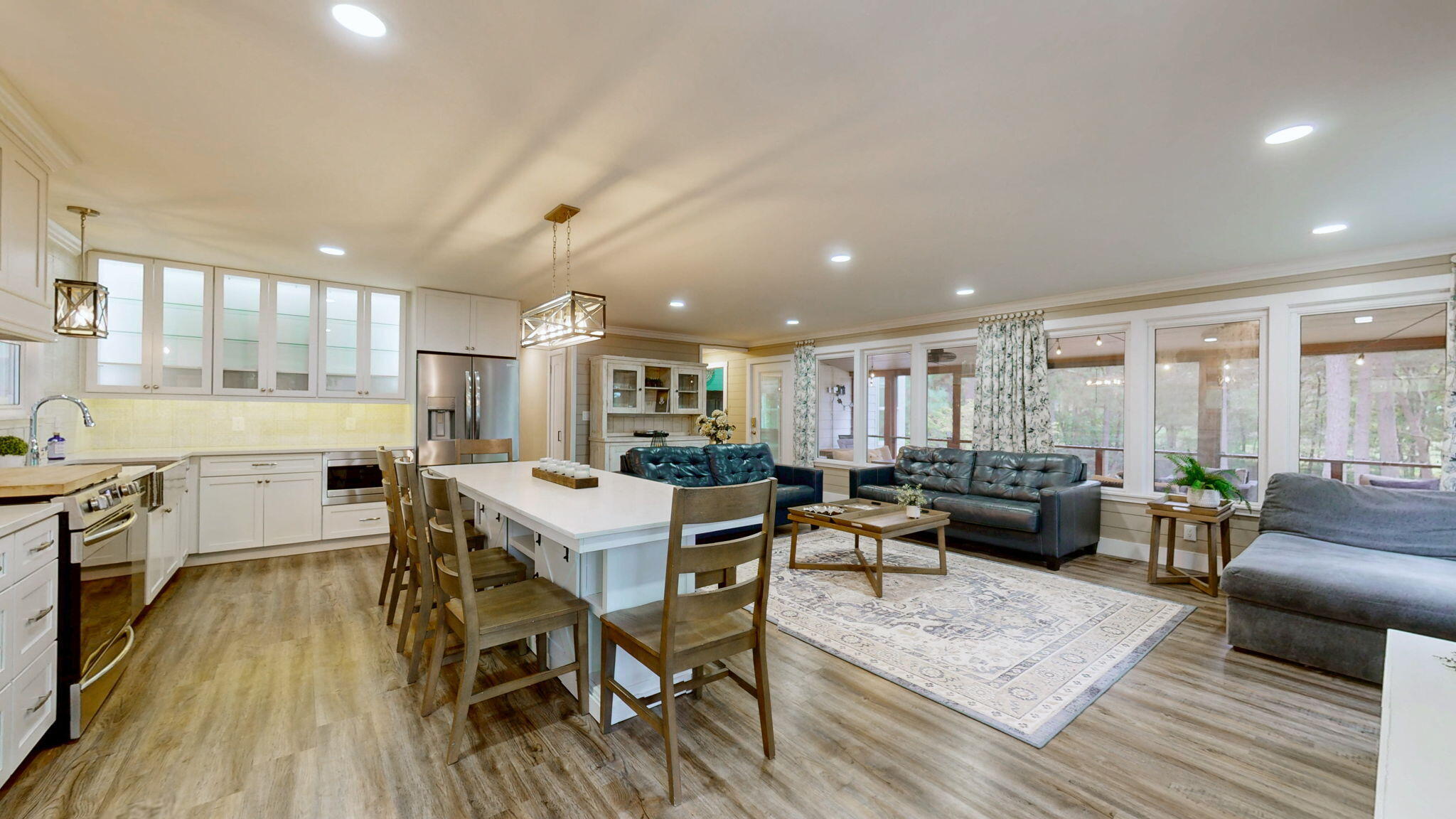 675 Lakeway Drive Property Photo 4