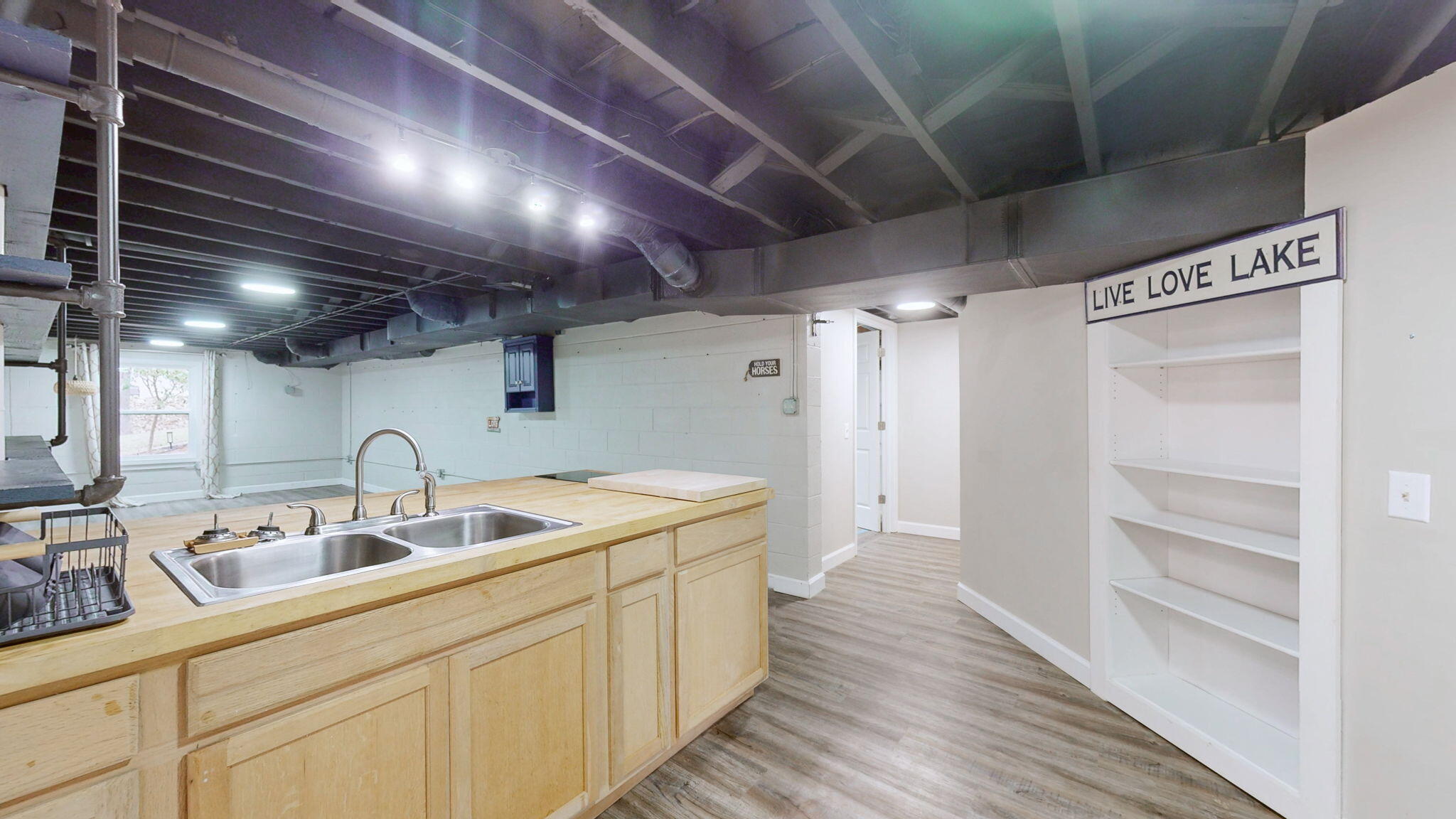 675 Lakeway Drive Property Photo 19