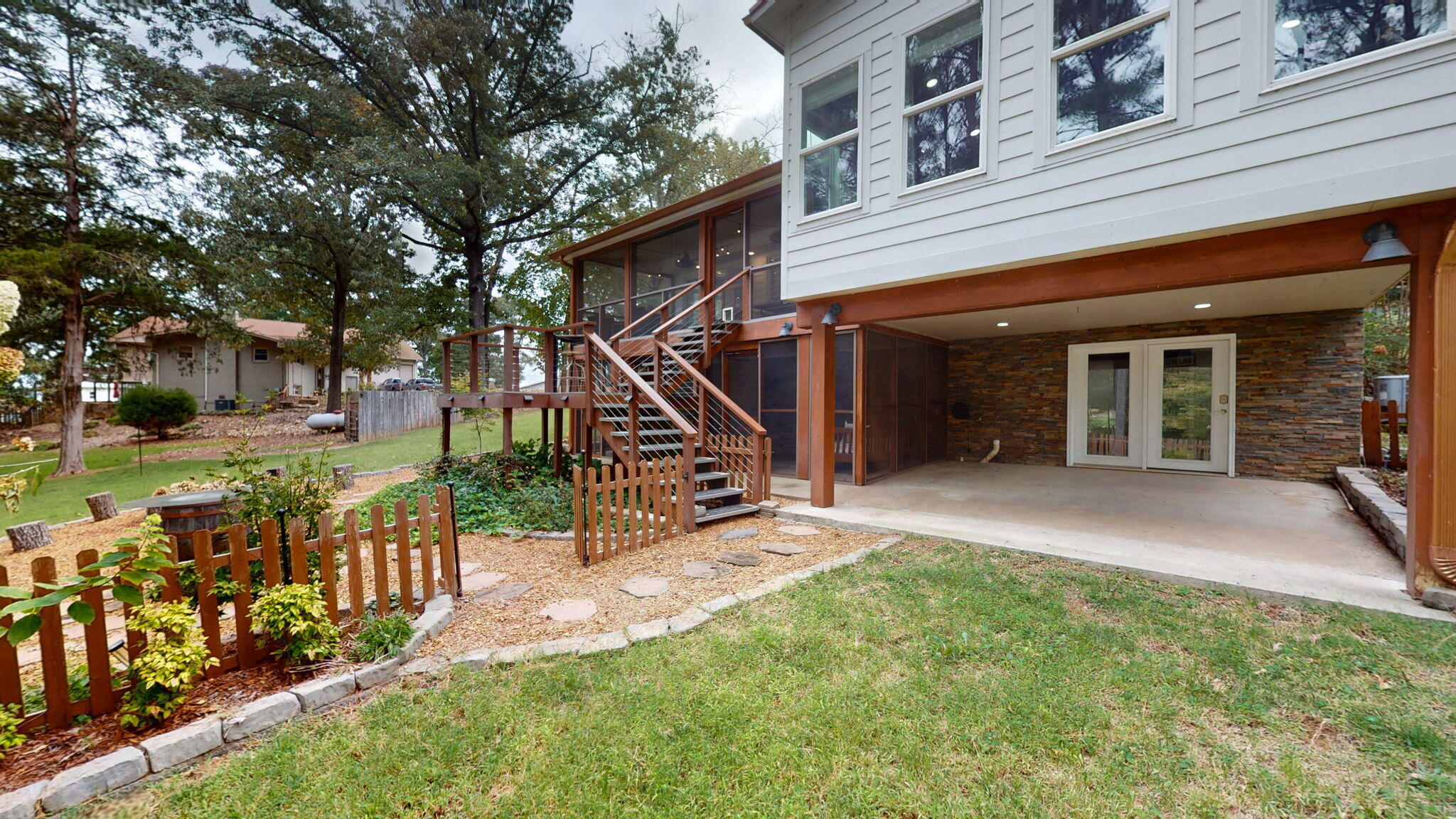 675 Lakeway Drive Property Photo 32