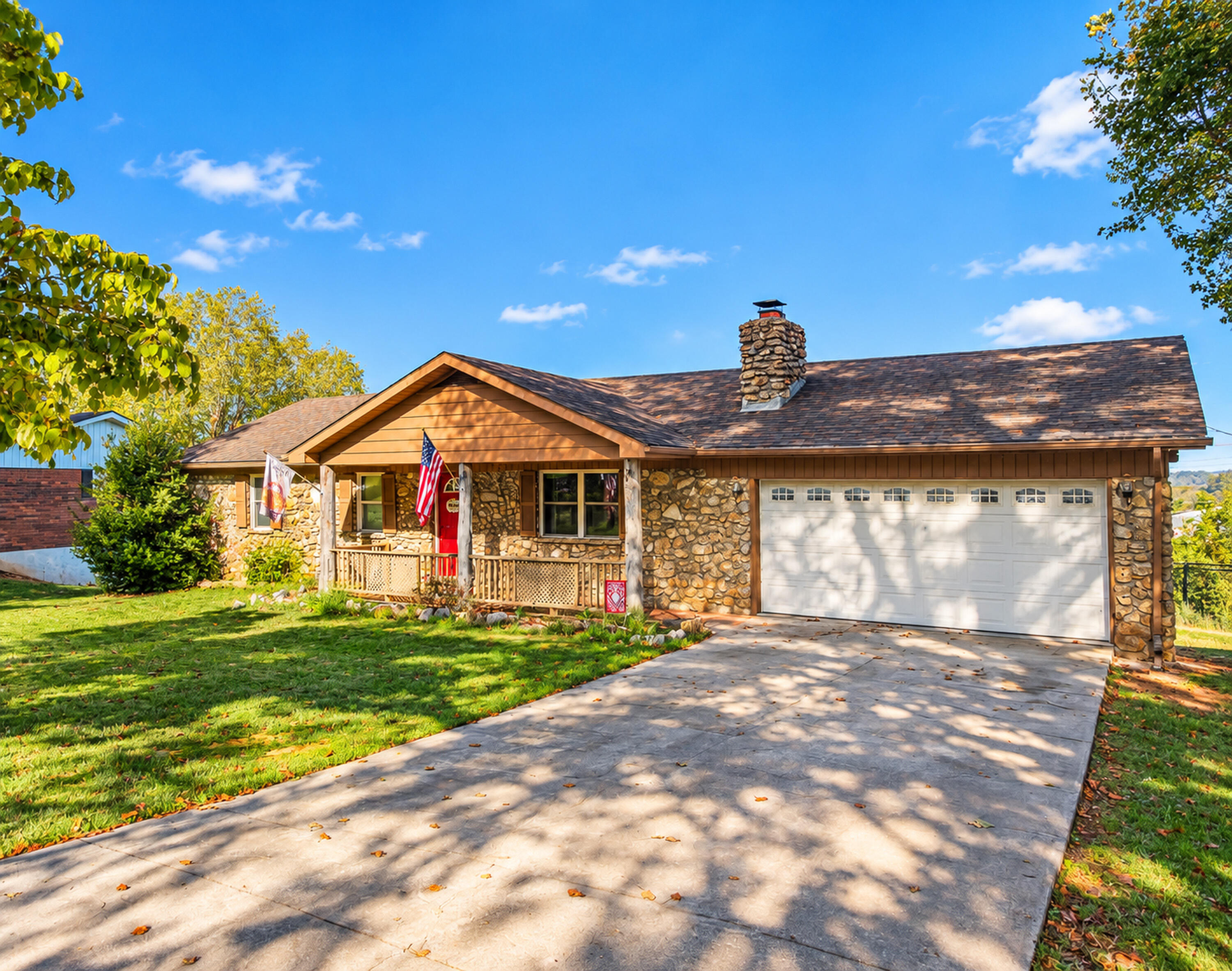 460 Sunset Drive Property Photo 1