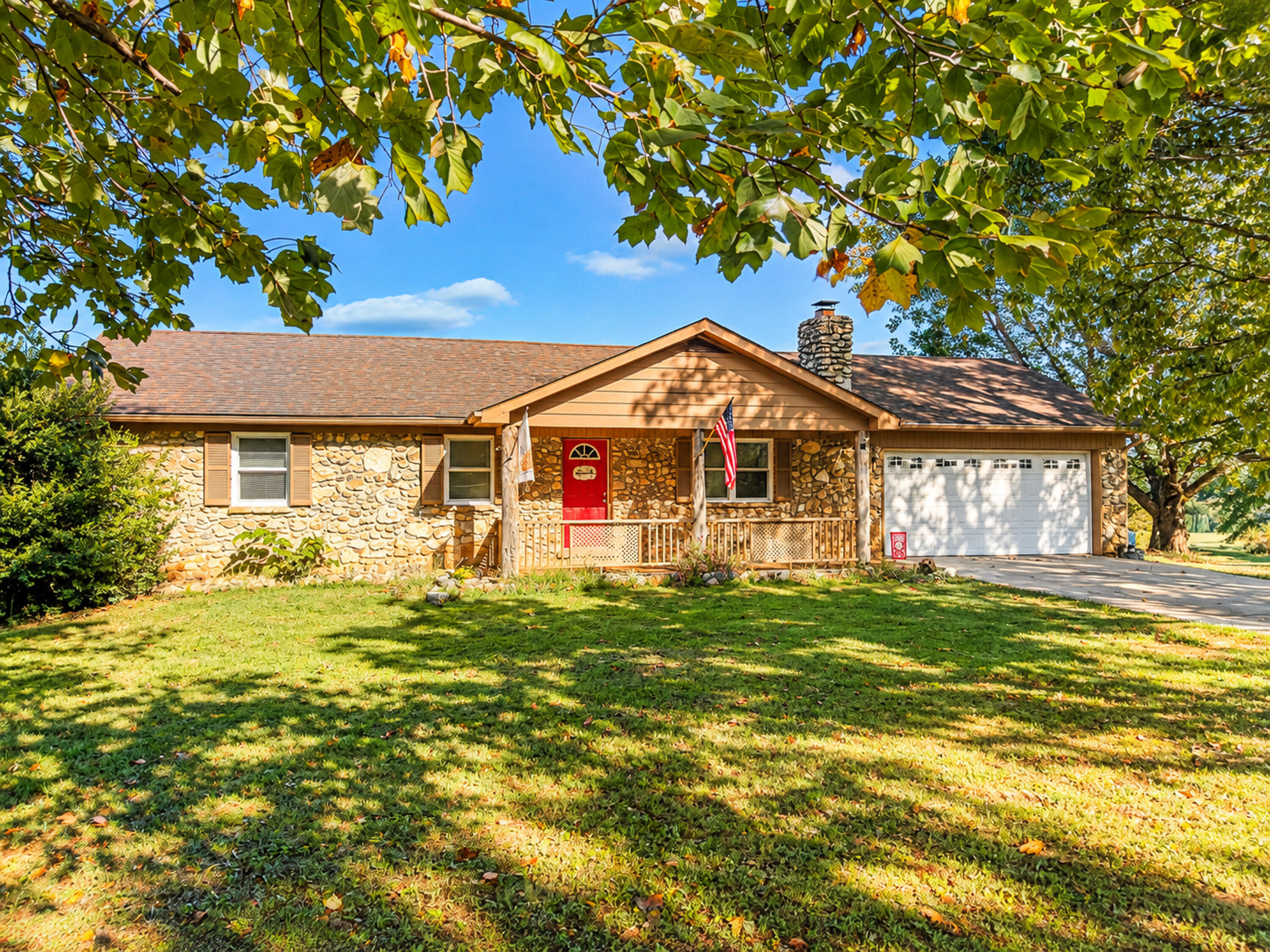 460 Sunset Drive Property Photo 3