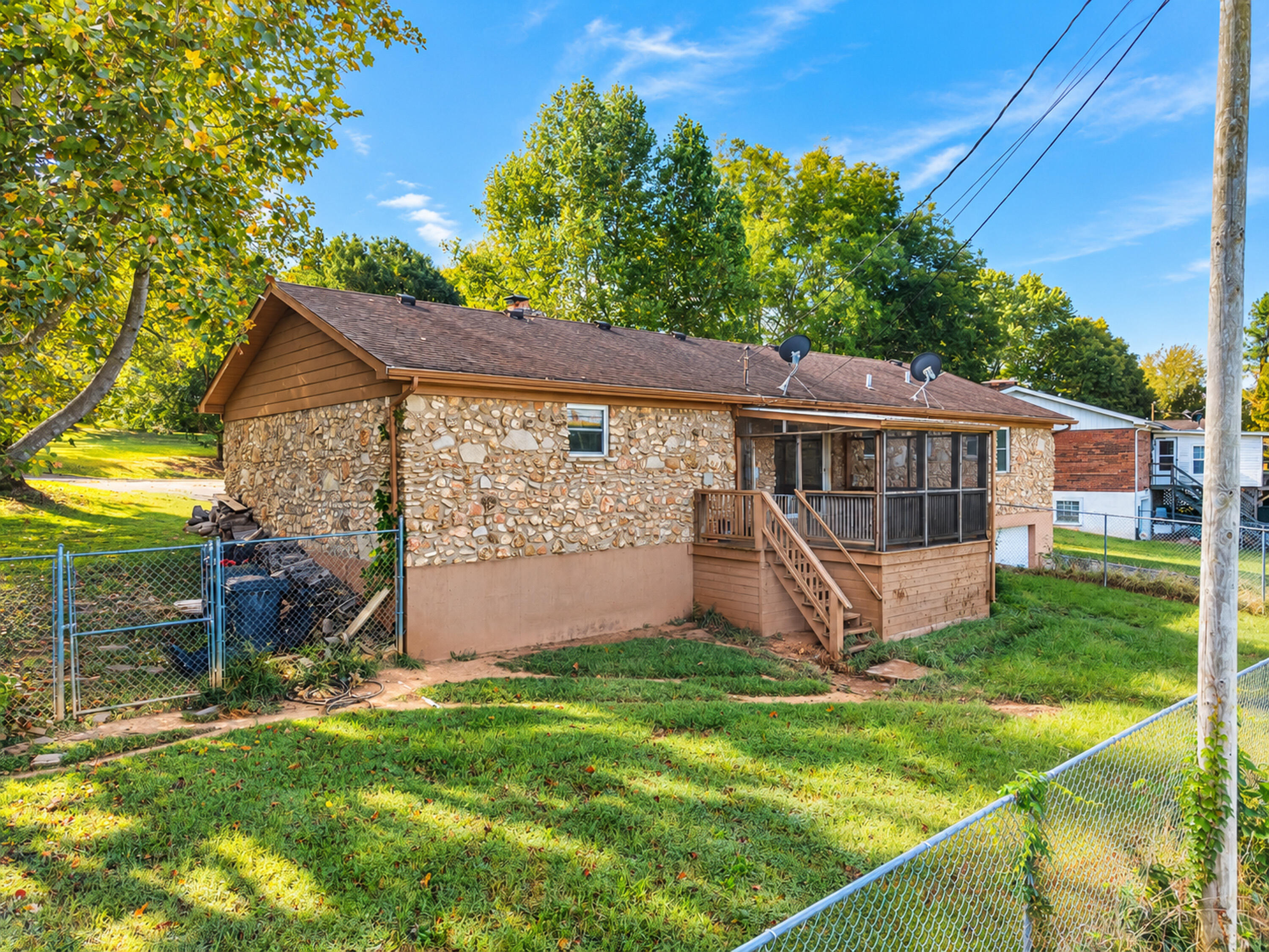 460 Sunset Drive Property Photo 4