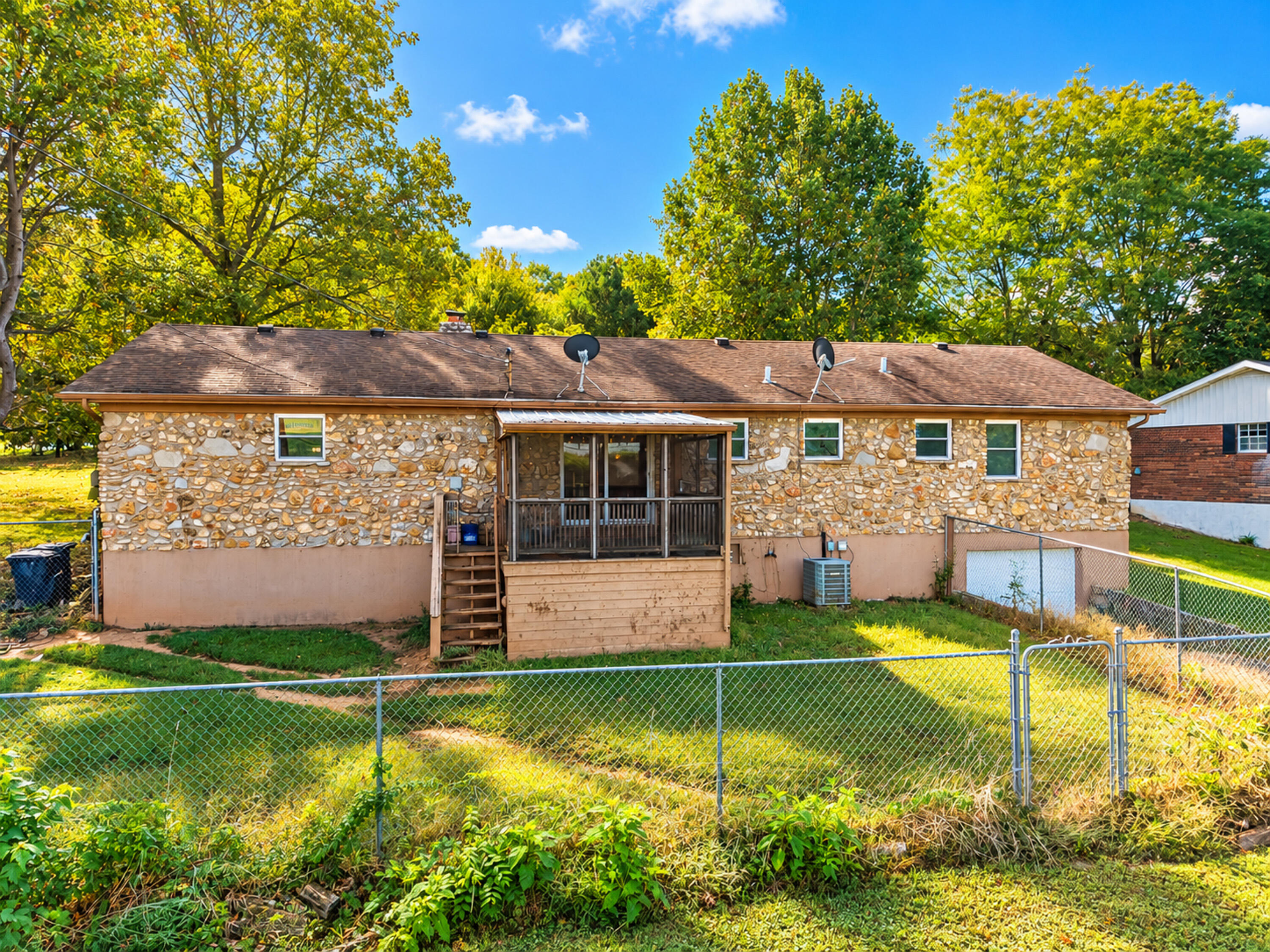 460 Sunset Drive Property Photo 5