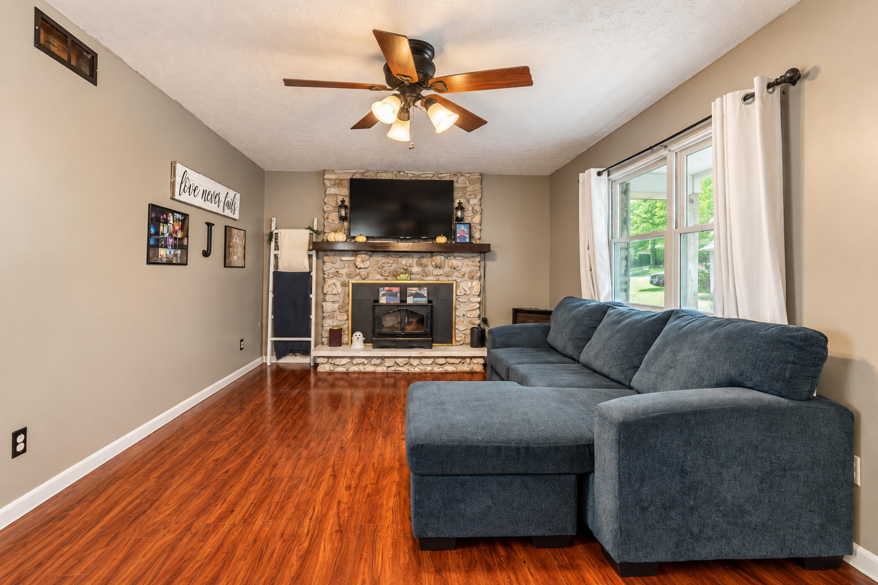 460 Sunset Drive Property Photo 11