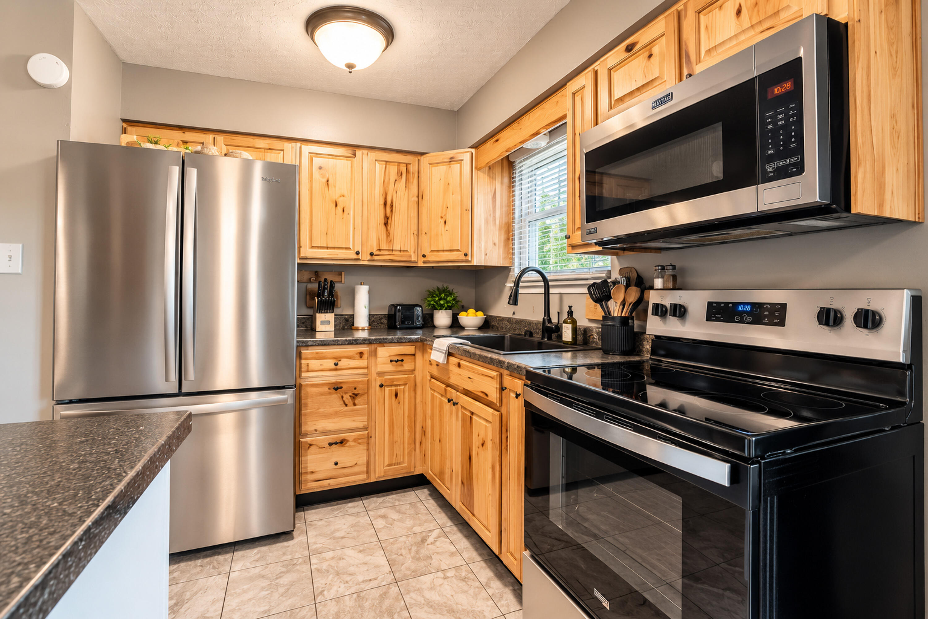 460 Sunset Drive Property Photo 15