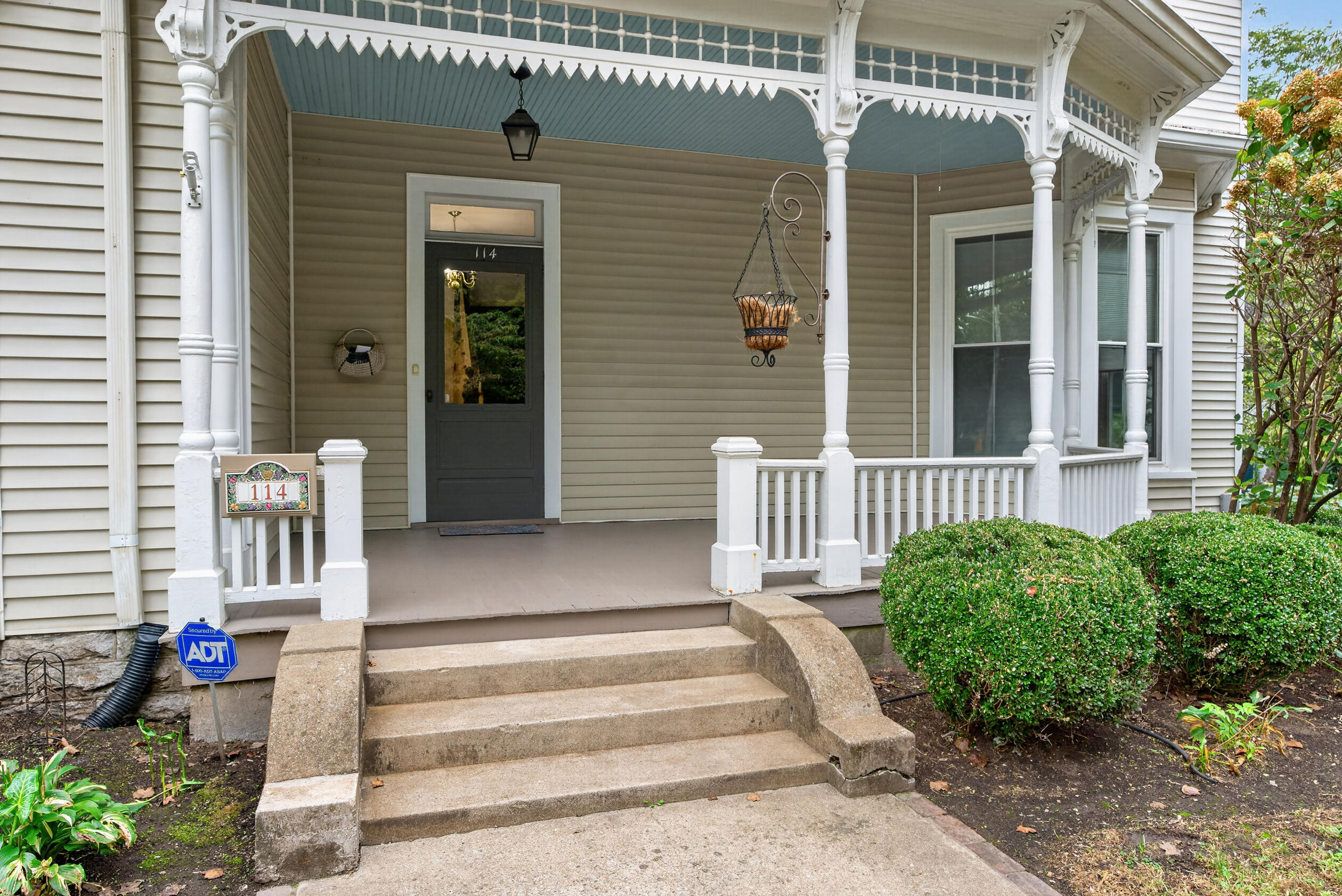 114 W Lexington Avenue Property Photo 3