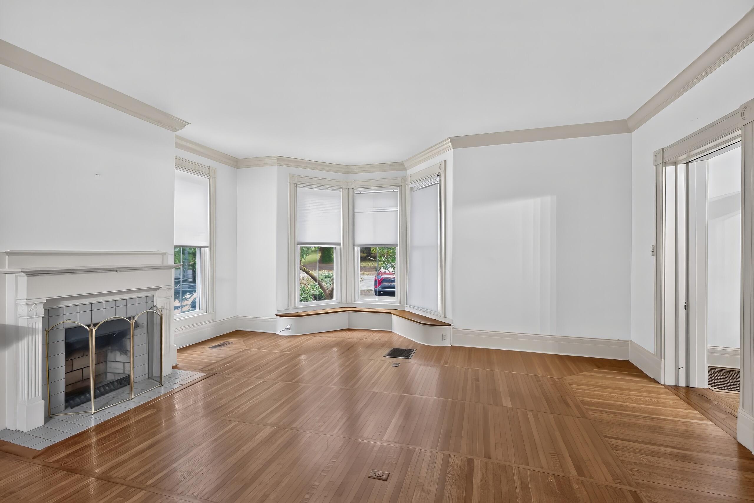 114 W Lexington Avenue Property Photo 7