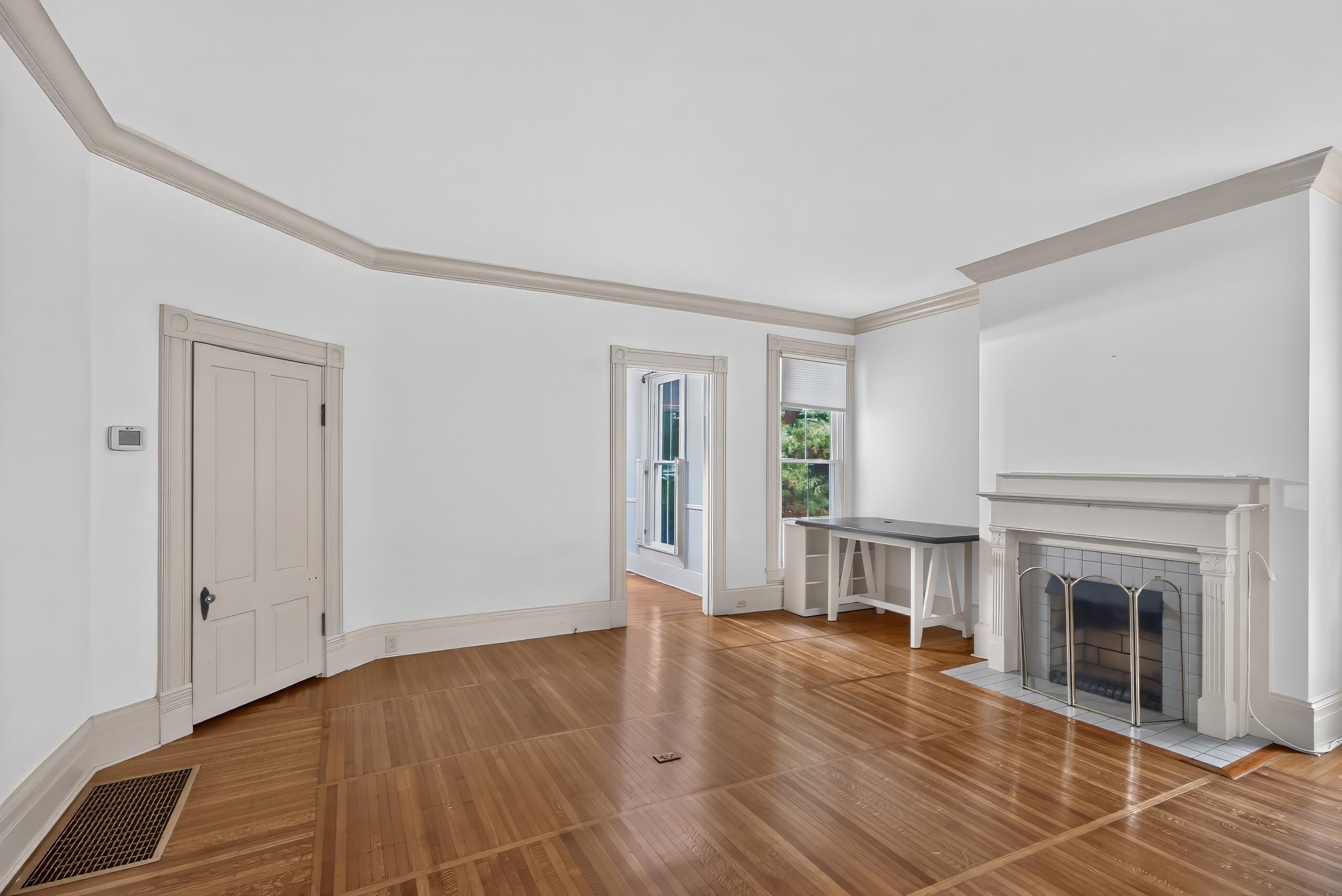 114 W Lexington Avenue Property Photo 9