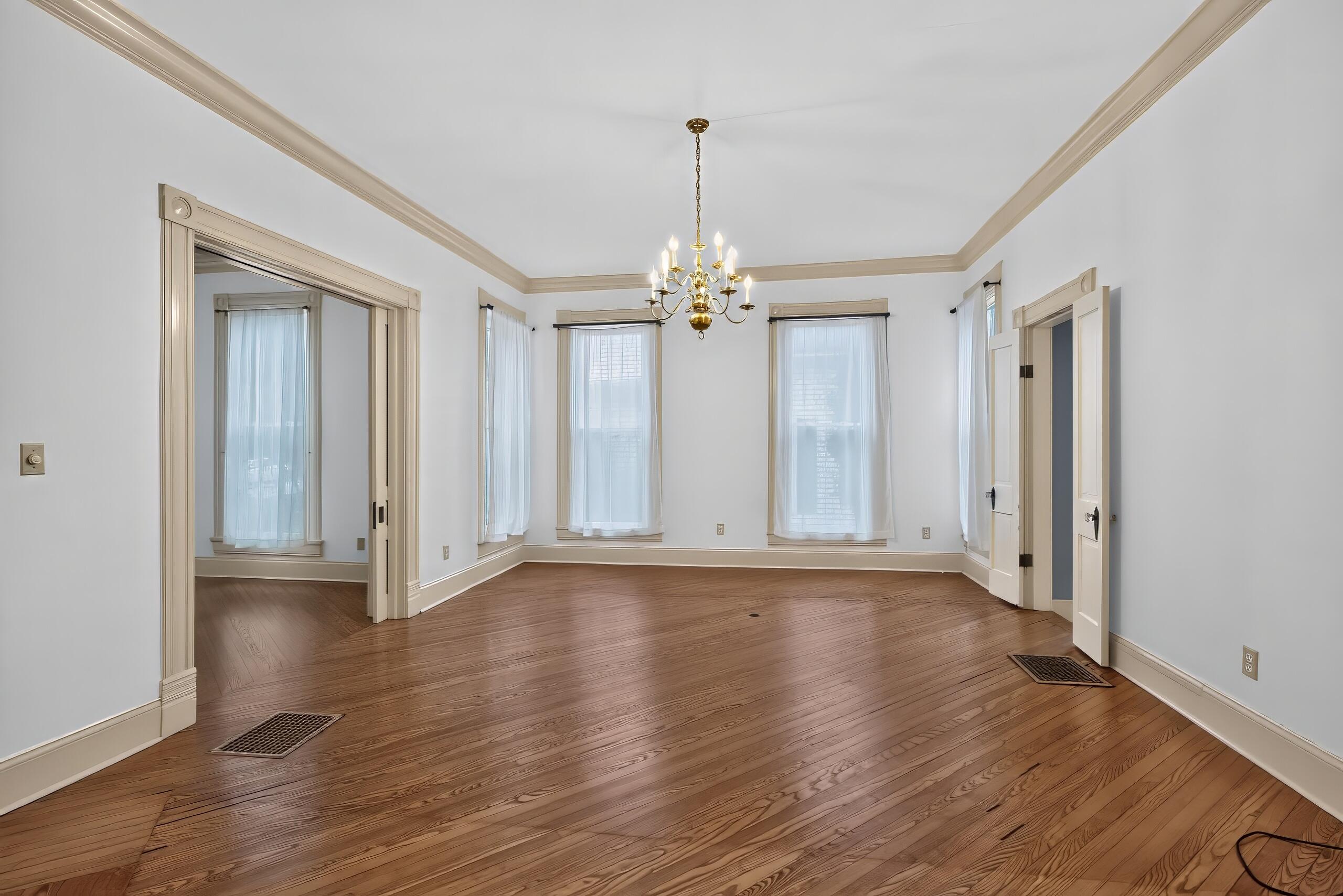 114 W Lexington Avenue Property Photo 10