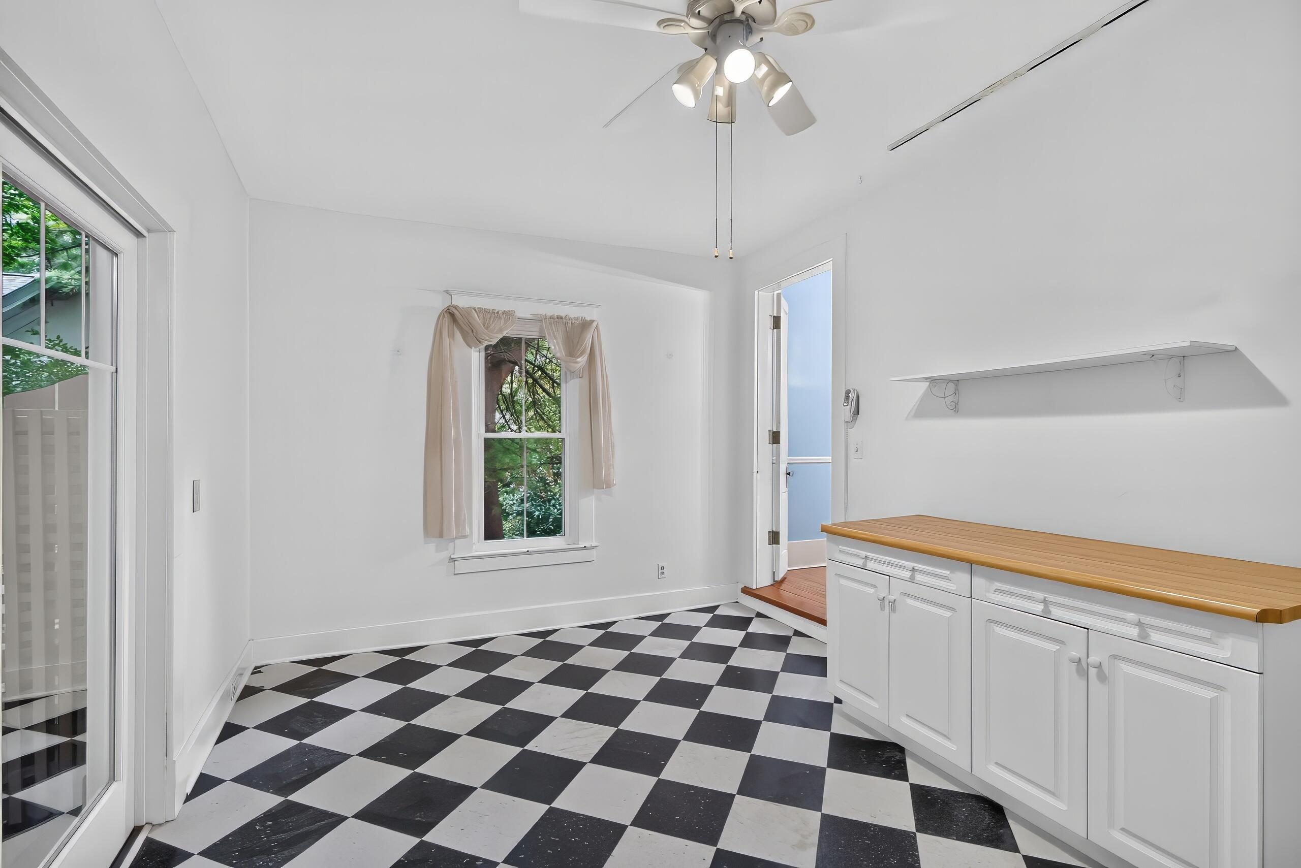 114 W Lexington Avenue Property Photo 18