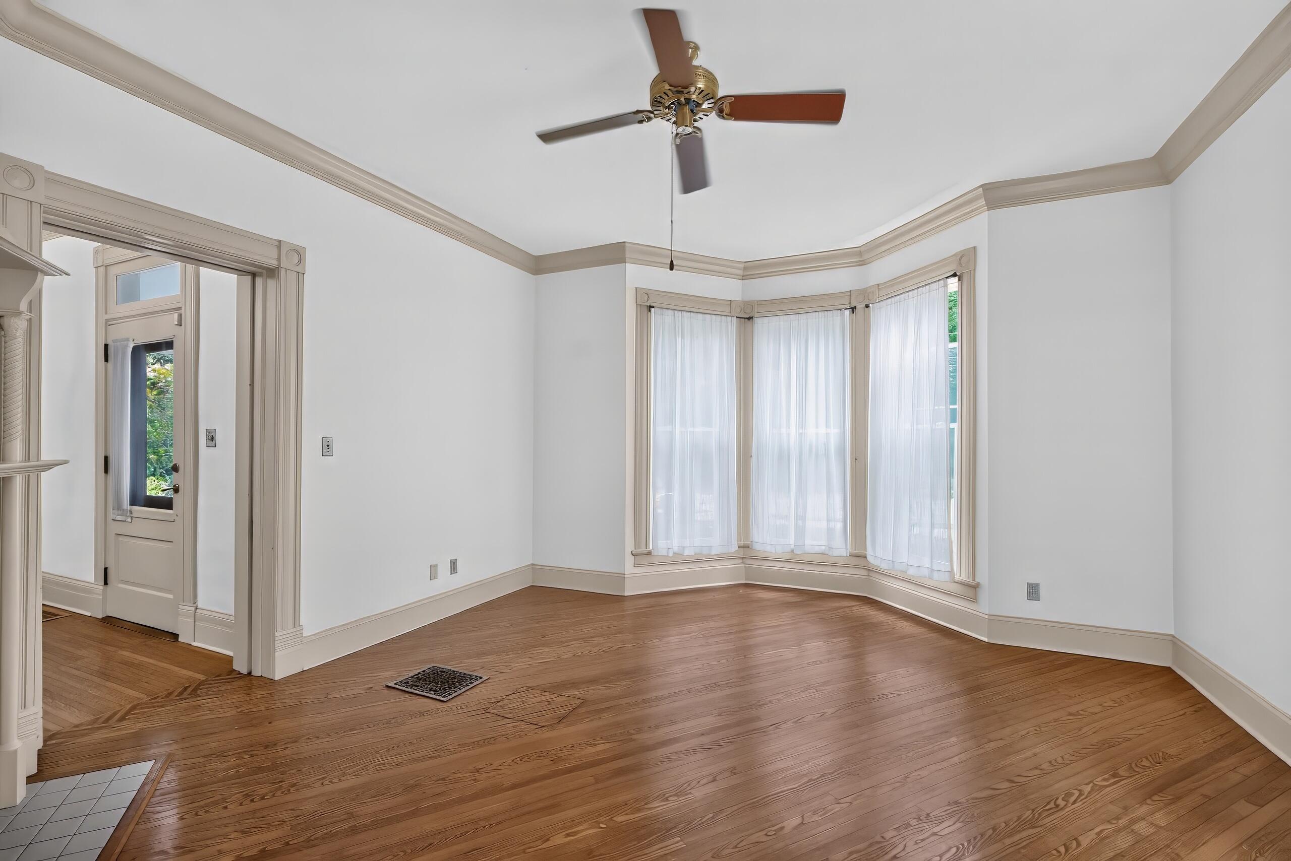 114 W Lexington Avenue Property Photo 22