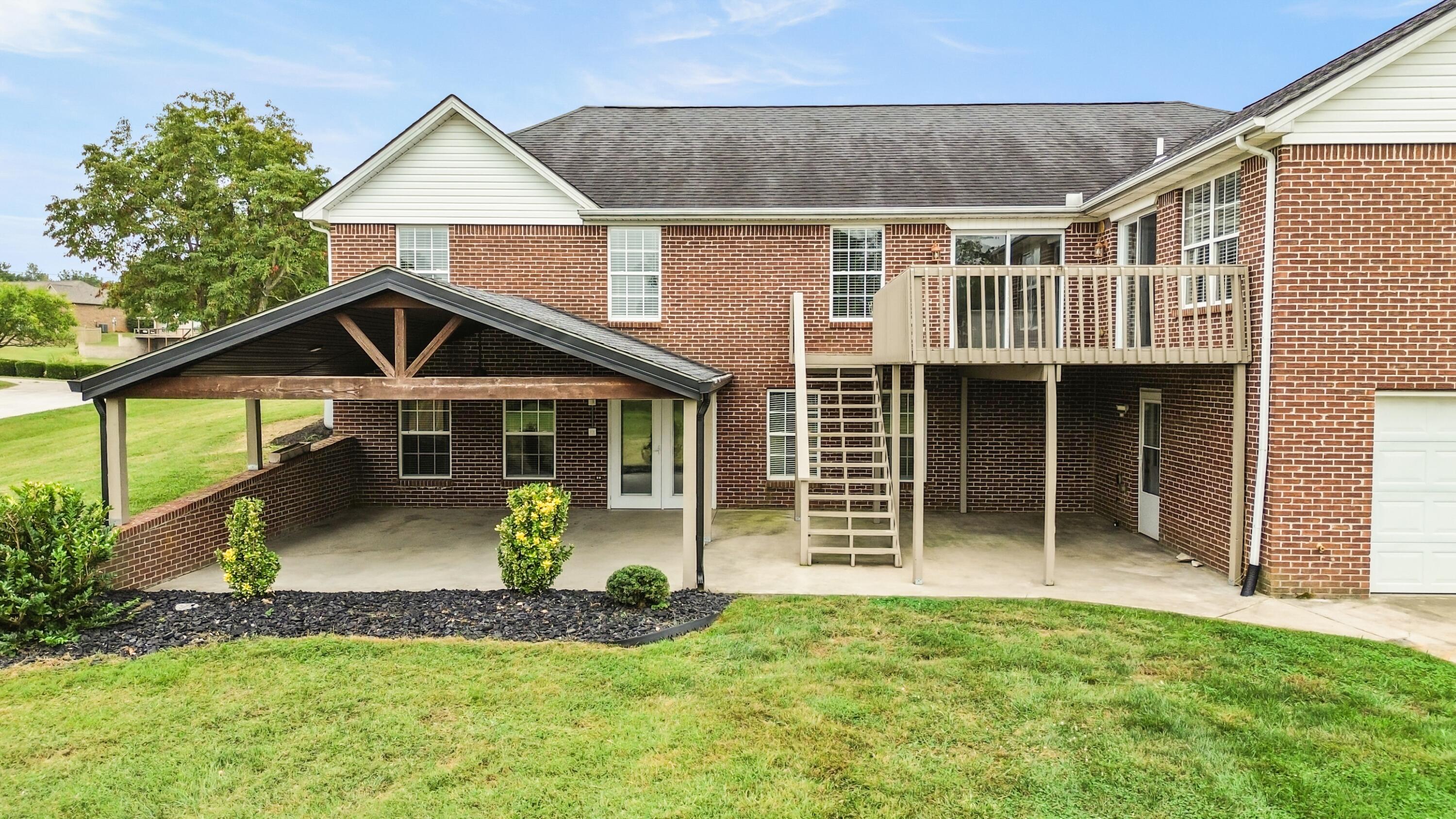 92 Water Cliff Drive Property Photo 6