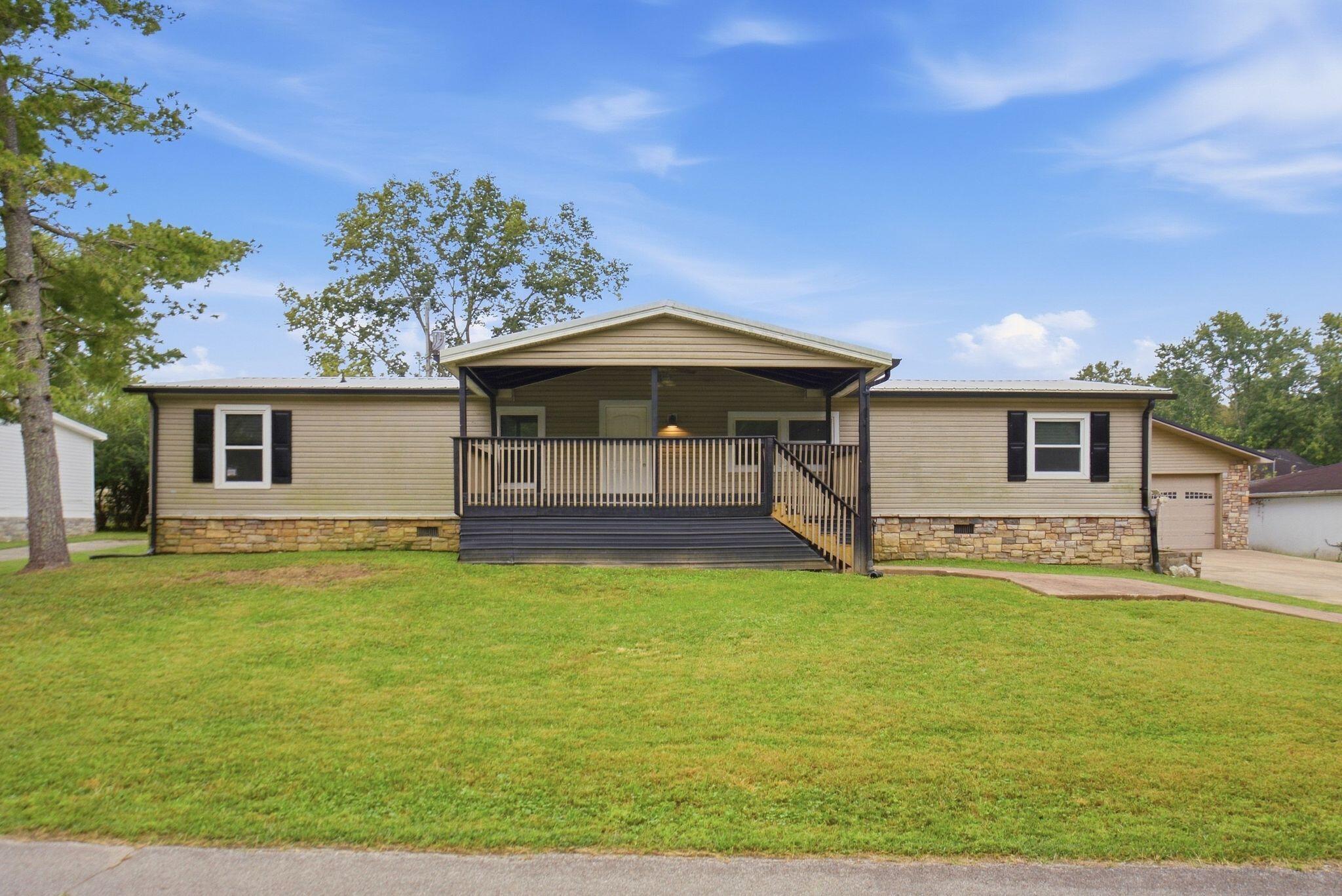 169 Lois Lane Property Photo 1