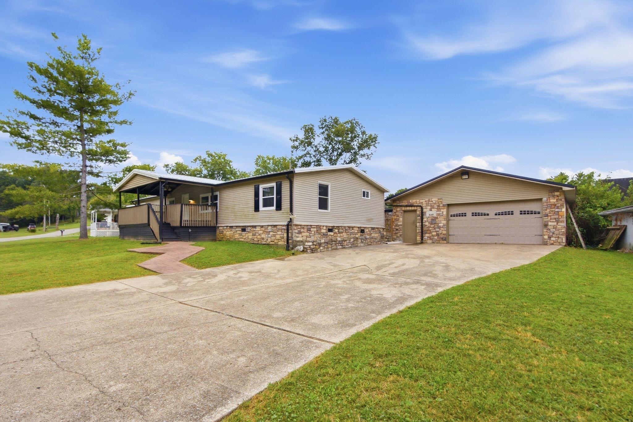 169 Lois Lane Property Photo 2