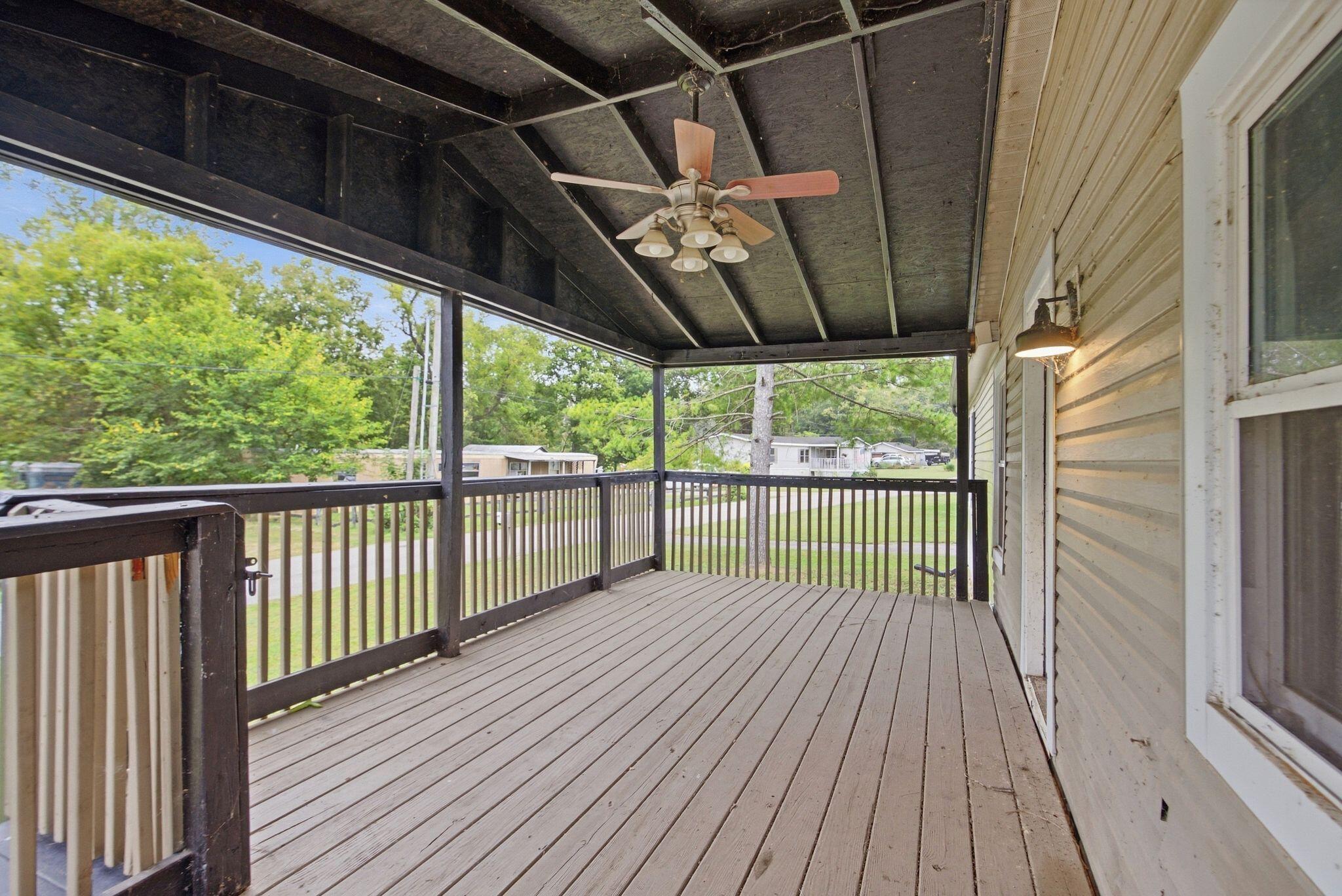 169 Lois Lane Property Photo 3