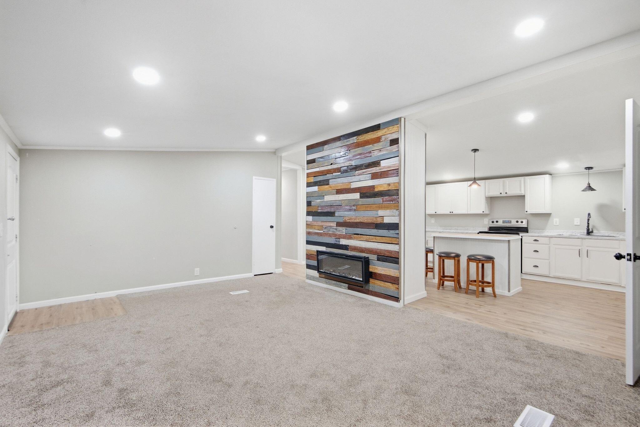 169 Lois Lane Property Photo 4