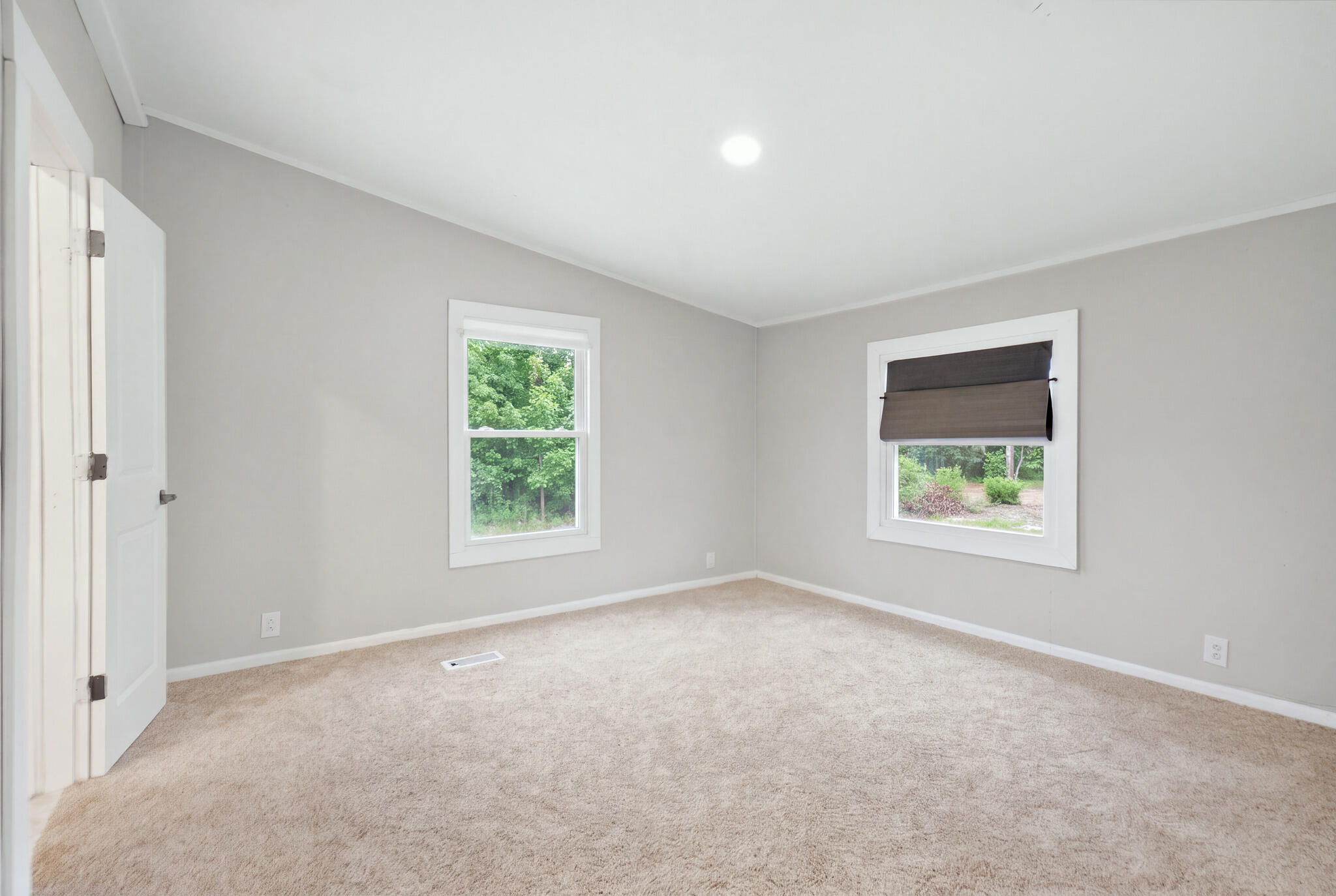 169 Lois Lane Property Photo 6