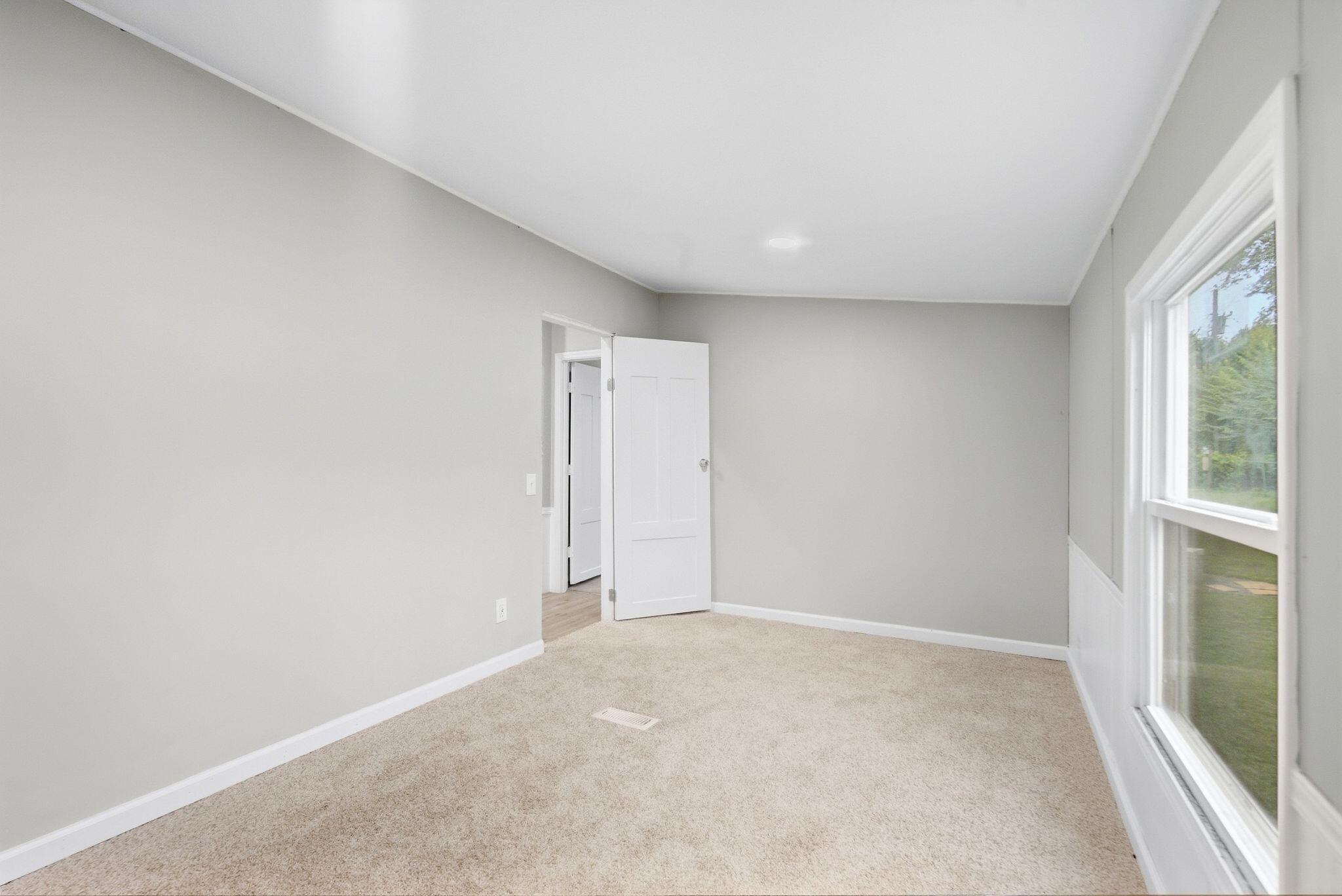 169 Lois Lane Property Photo 10