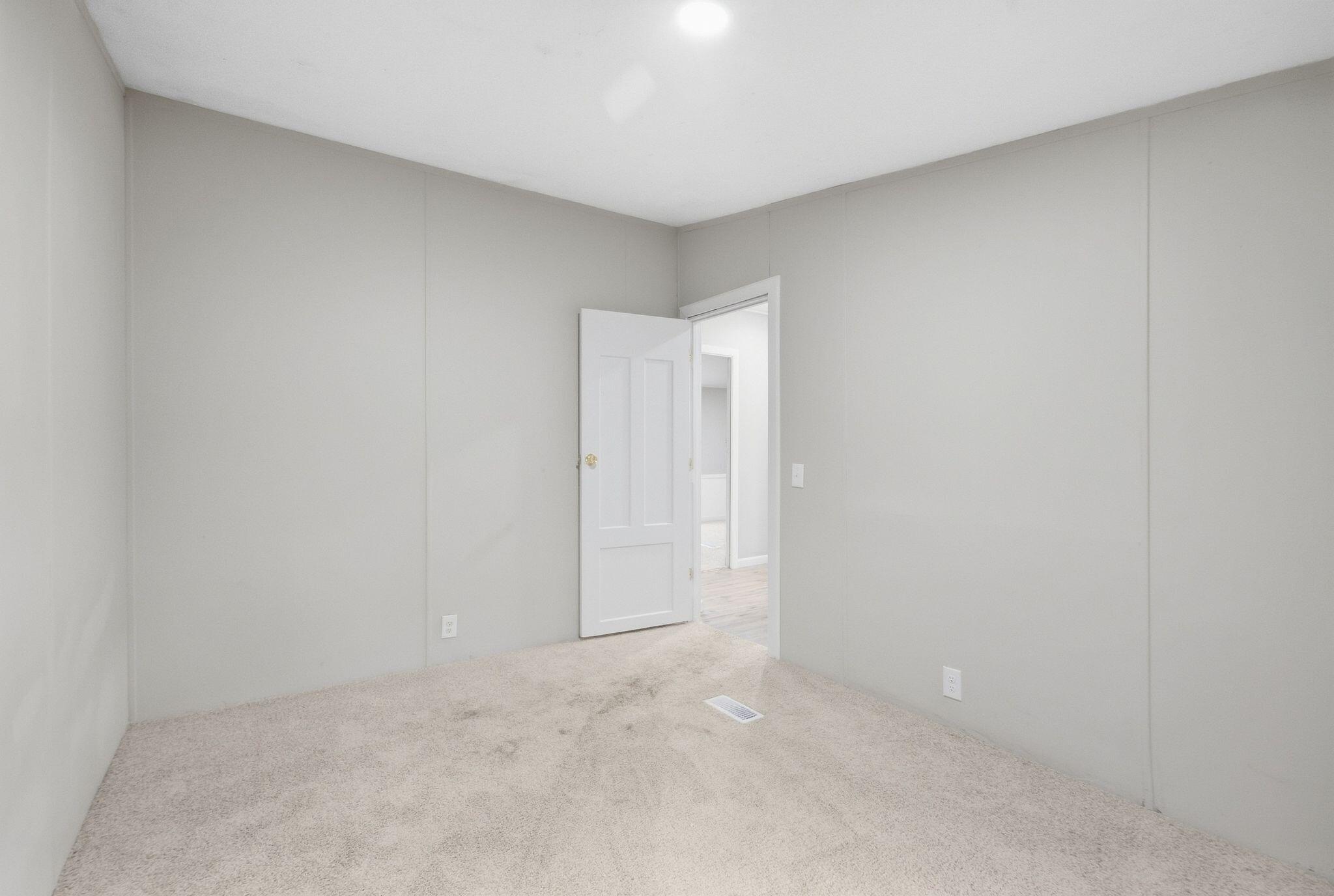 169 Lois Lane Property Photo 11