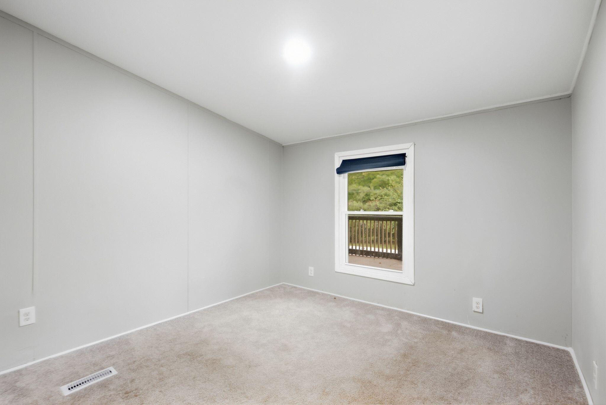 169 Lois Lane Property Photo 12