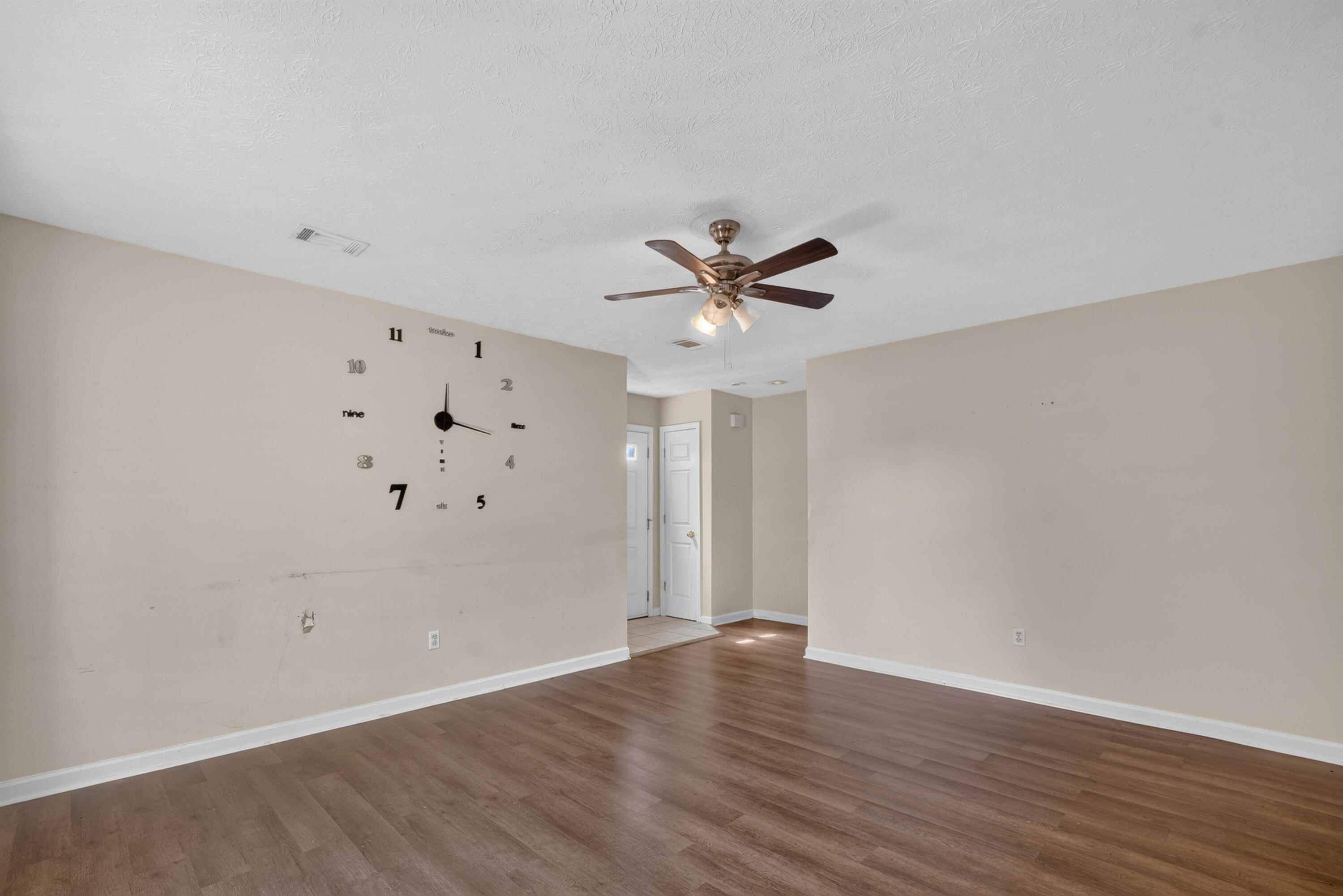 1048 Blackwell Court Property Photo 3