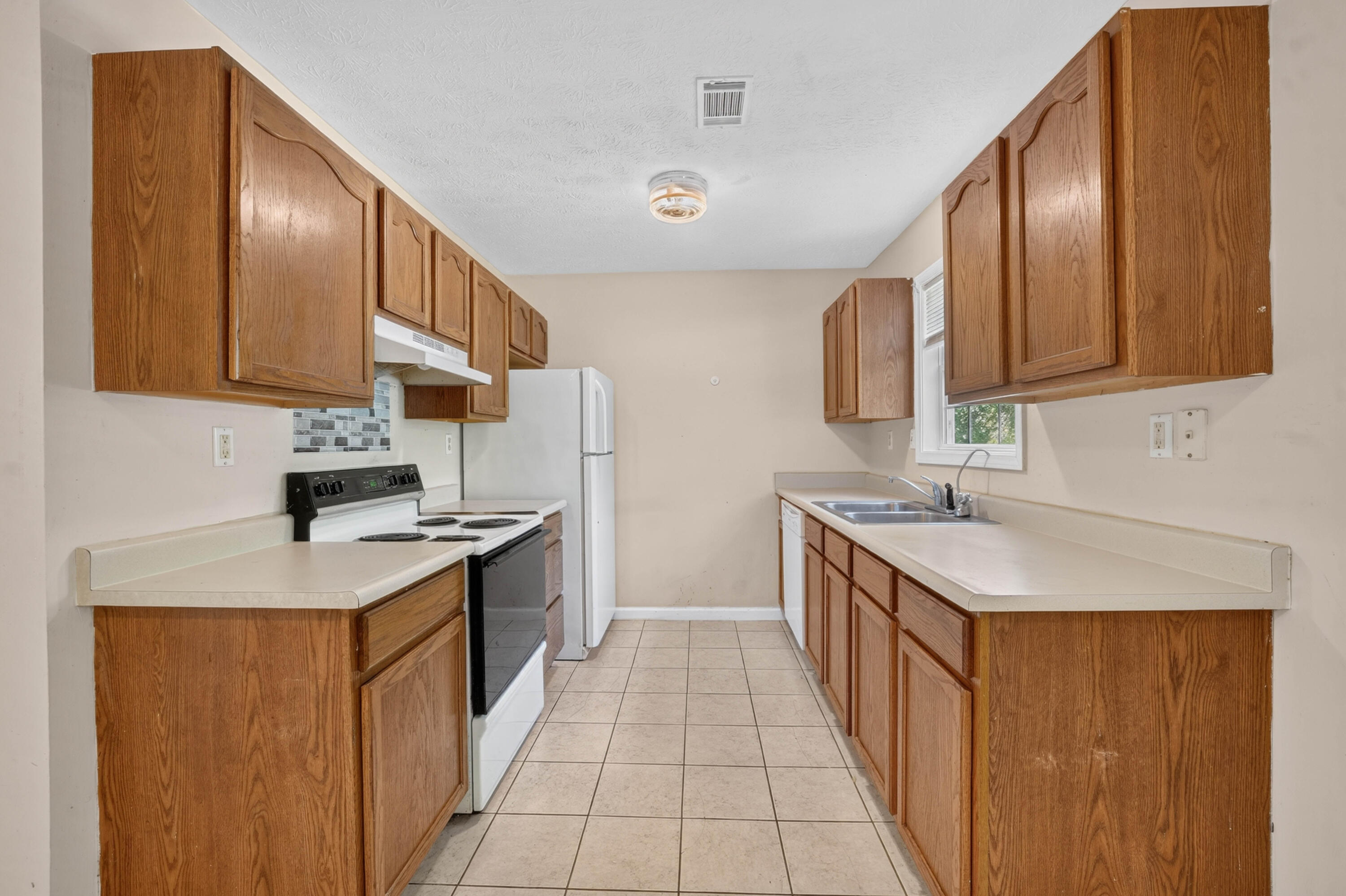 1048 Blackwell Court Property Photo 4