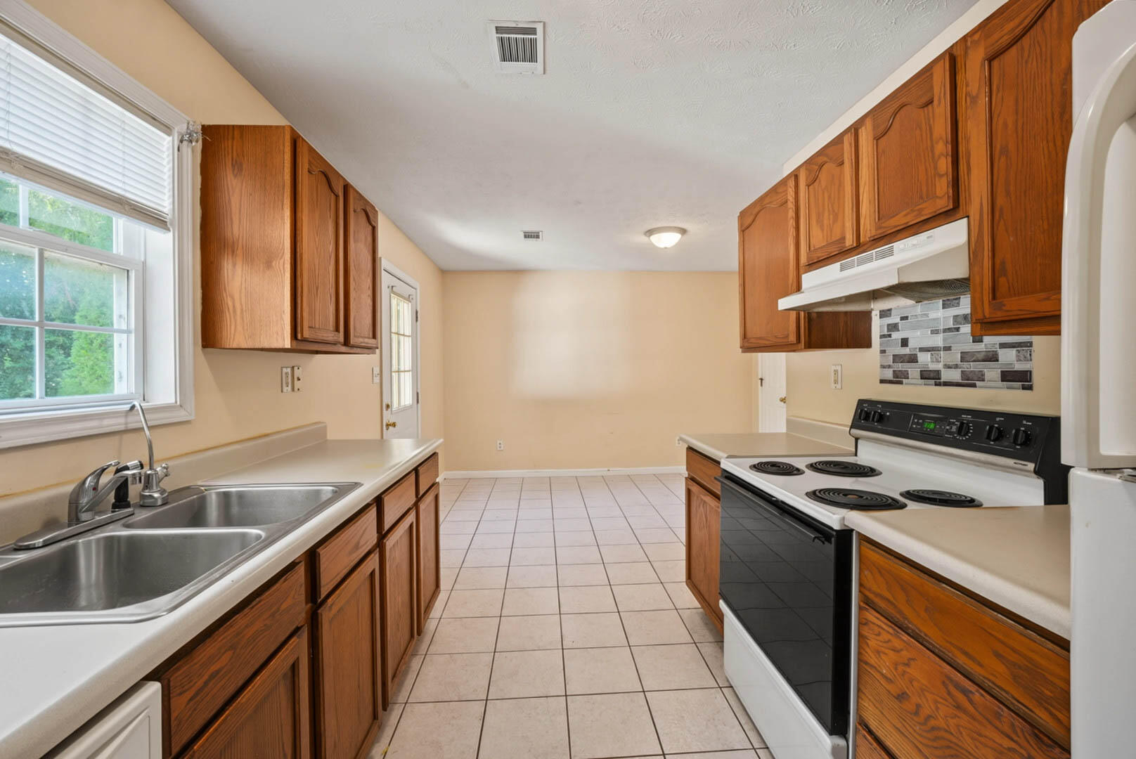 1048 Blackwell Court Property Photo 5