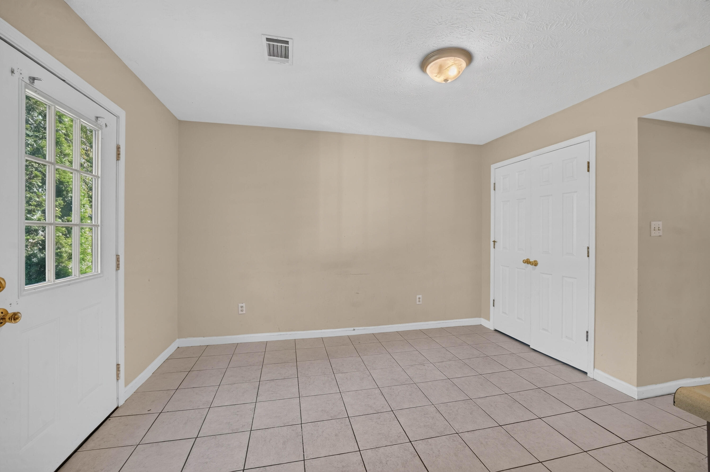 1048 Blackwell Court Property Photo 7
