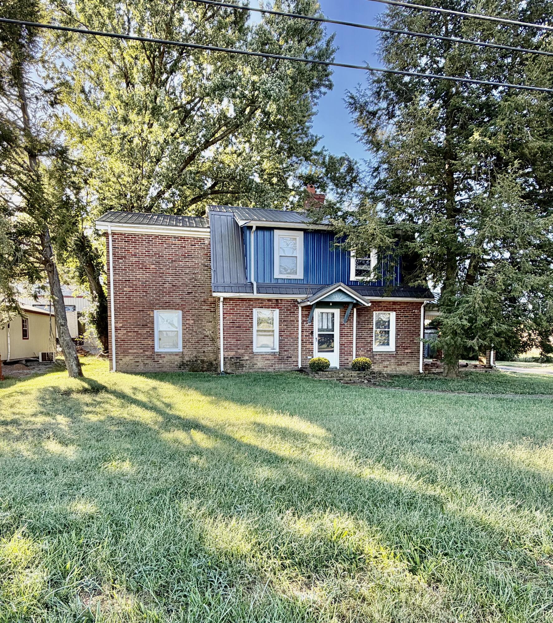 984 Lexington Road Property Photo 1