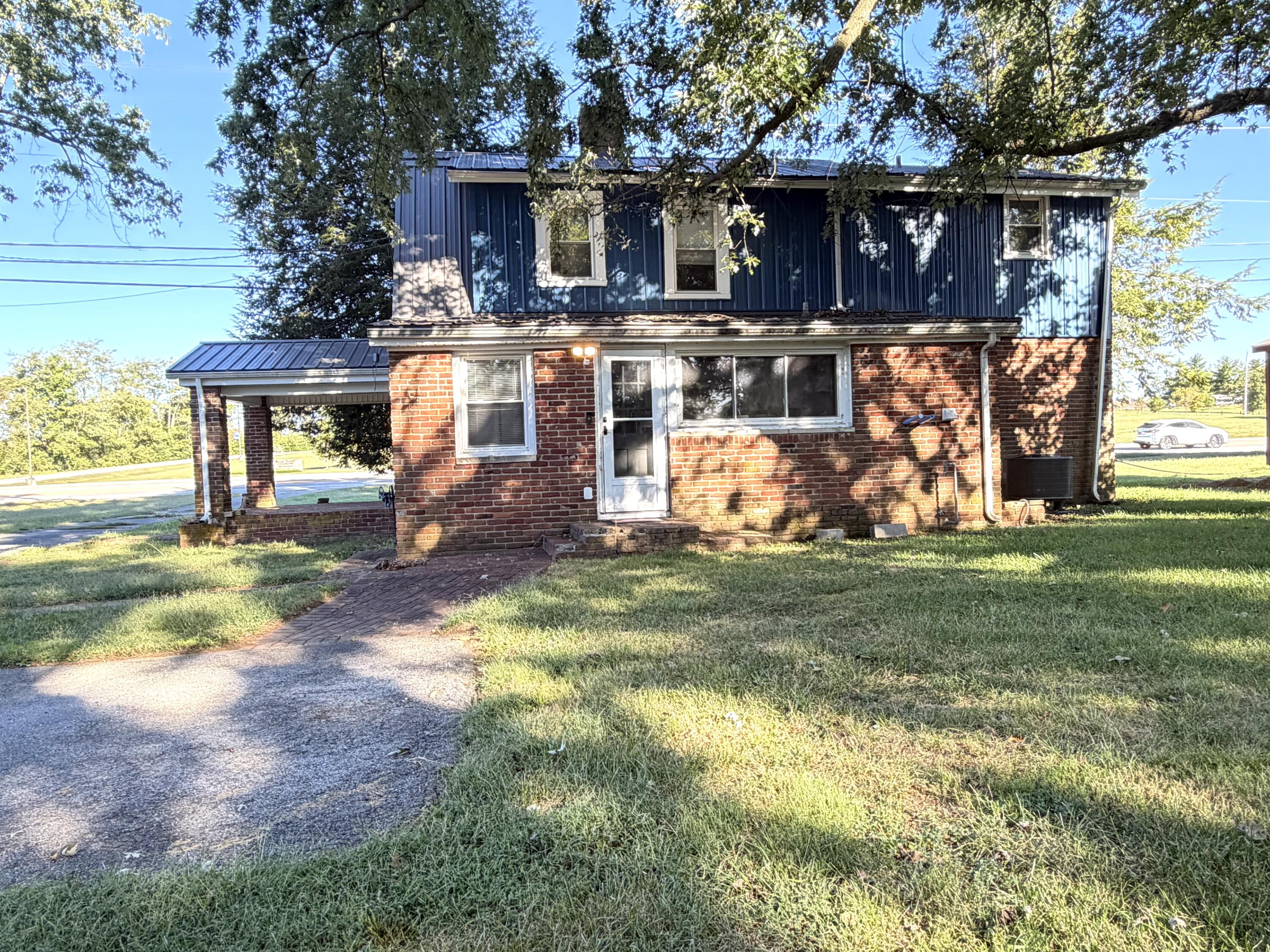 984 Lexington Road Property Photo 3
