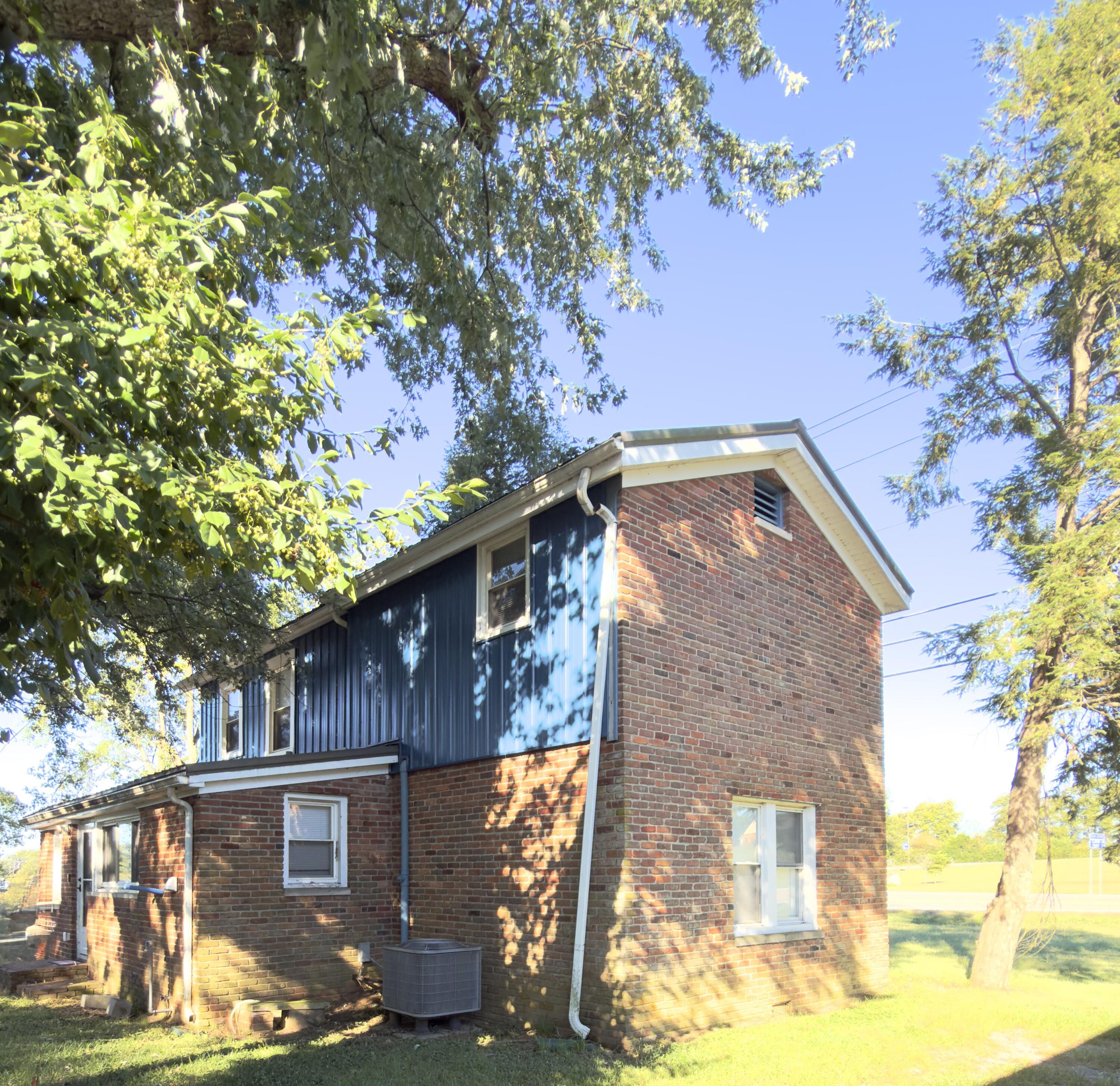 984 Lexington Road Property Photo 4