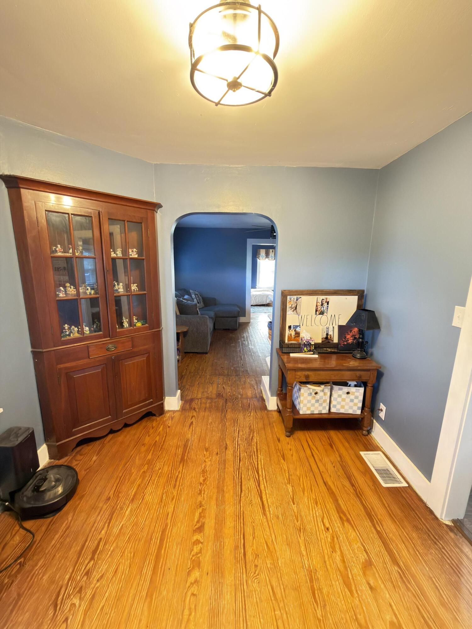984 Lexington Road Property Photo 6