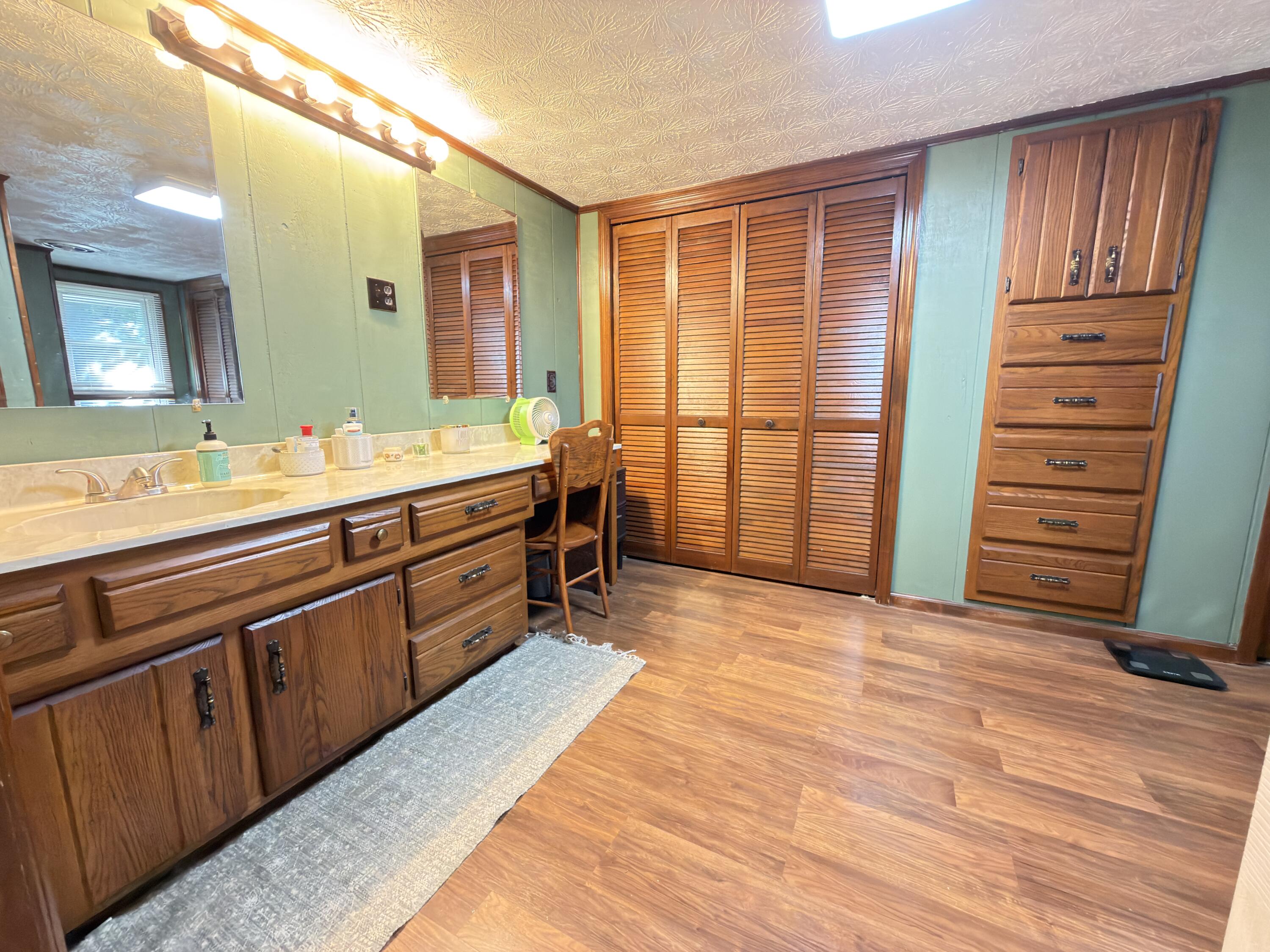 984 Lexington Road Property Photo 34