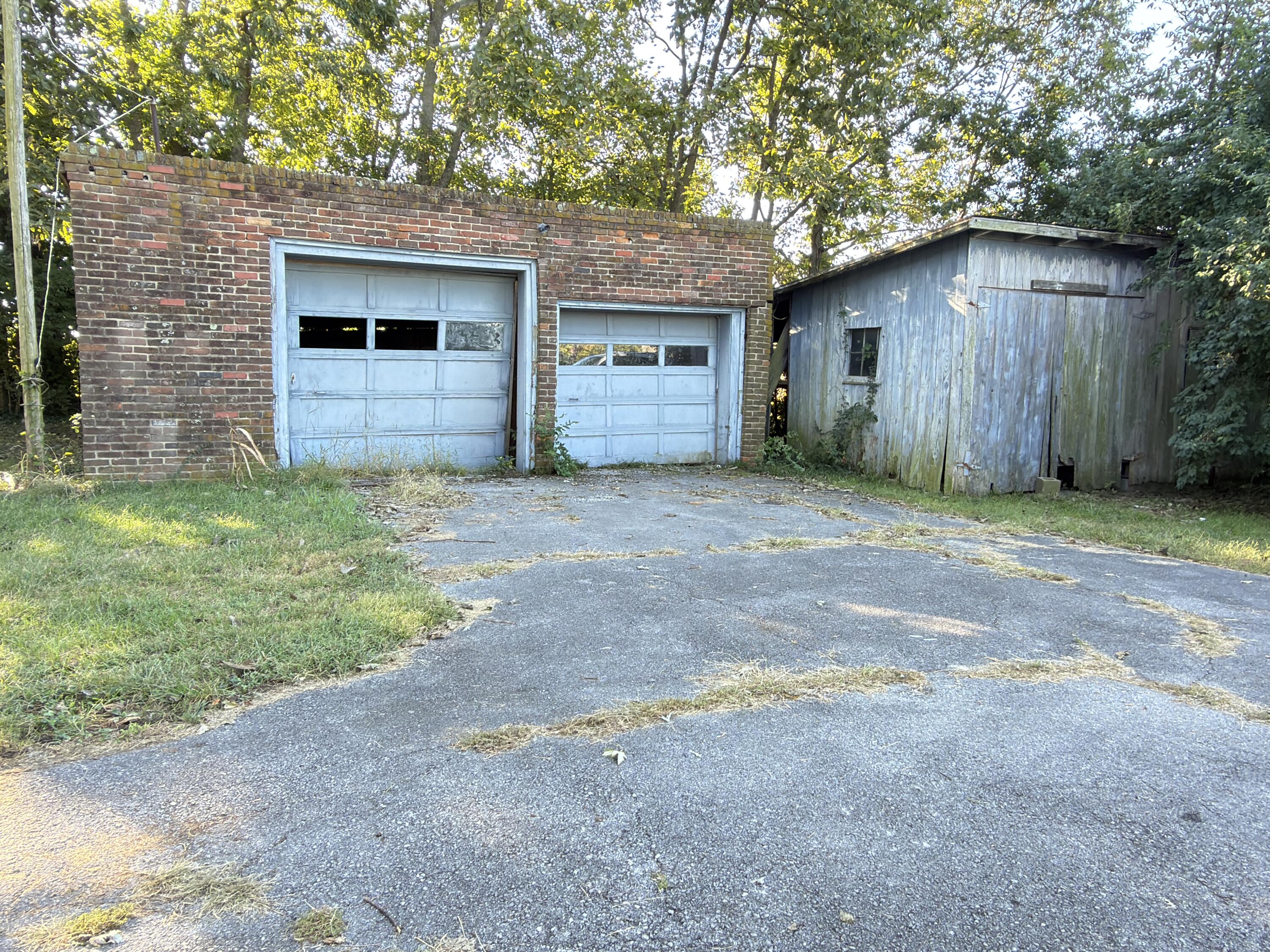 984 Lexington Road Property Photo 41