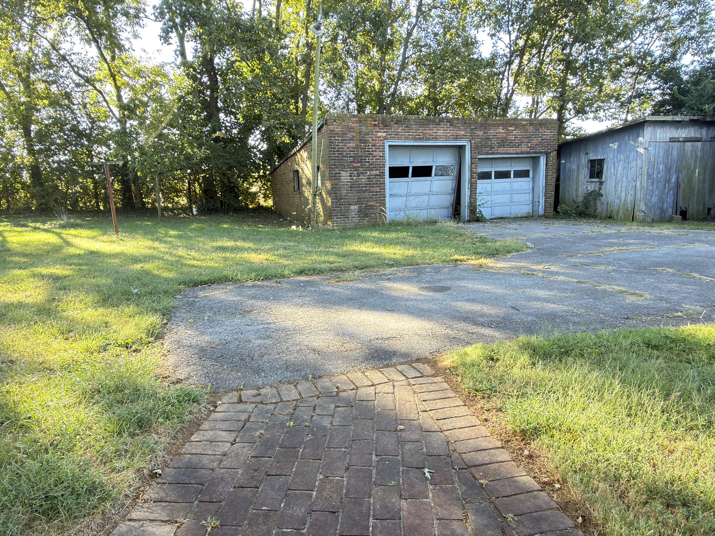 984 Lexington Road Property Photo 42
