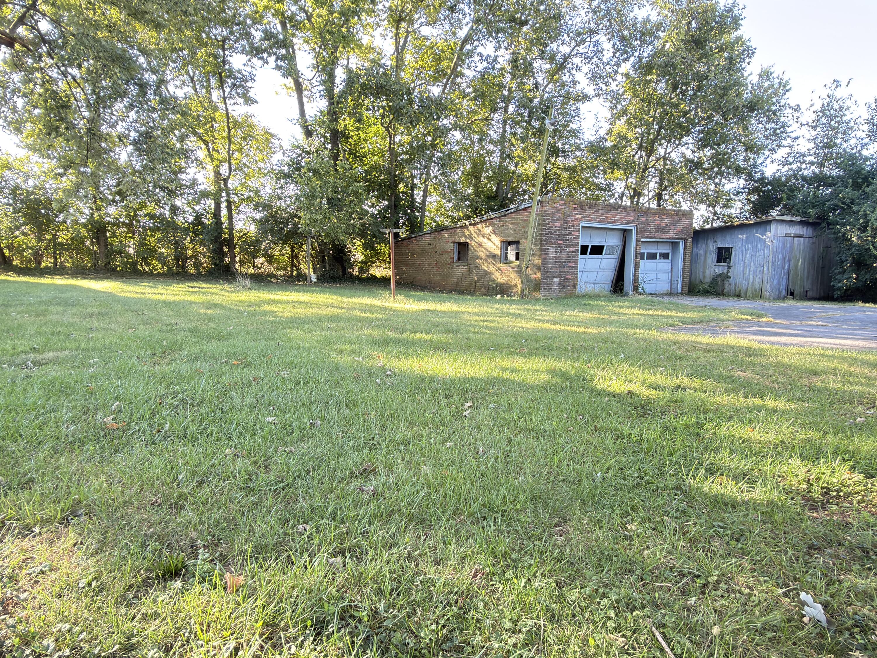 984 Lexington Road Property Photo 43