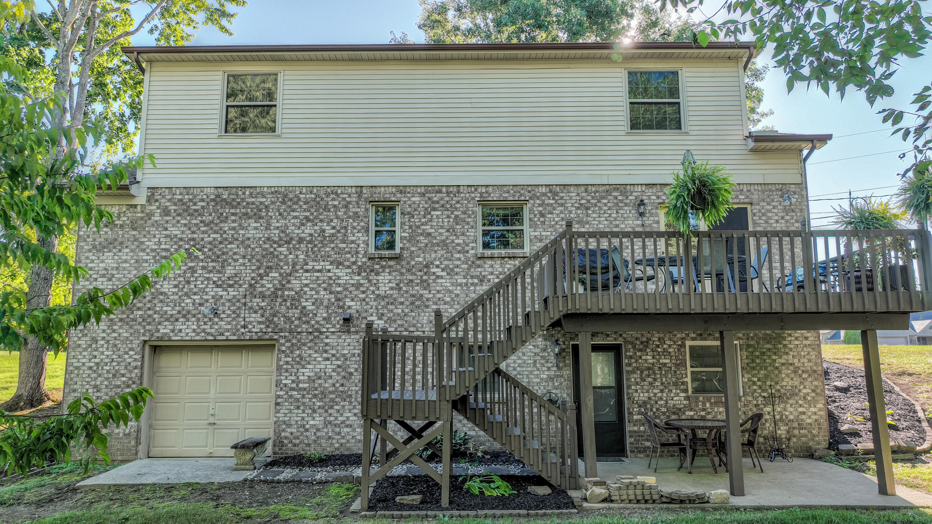 140 Redwood Drive Property Photo 3